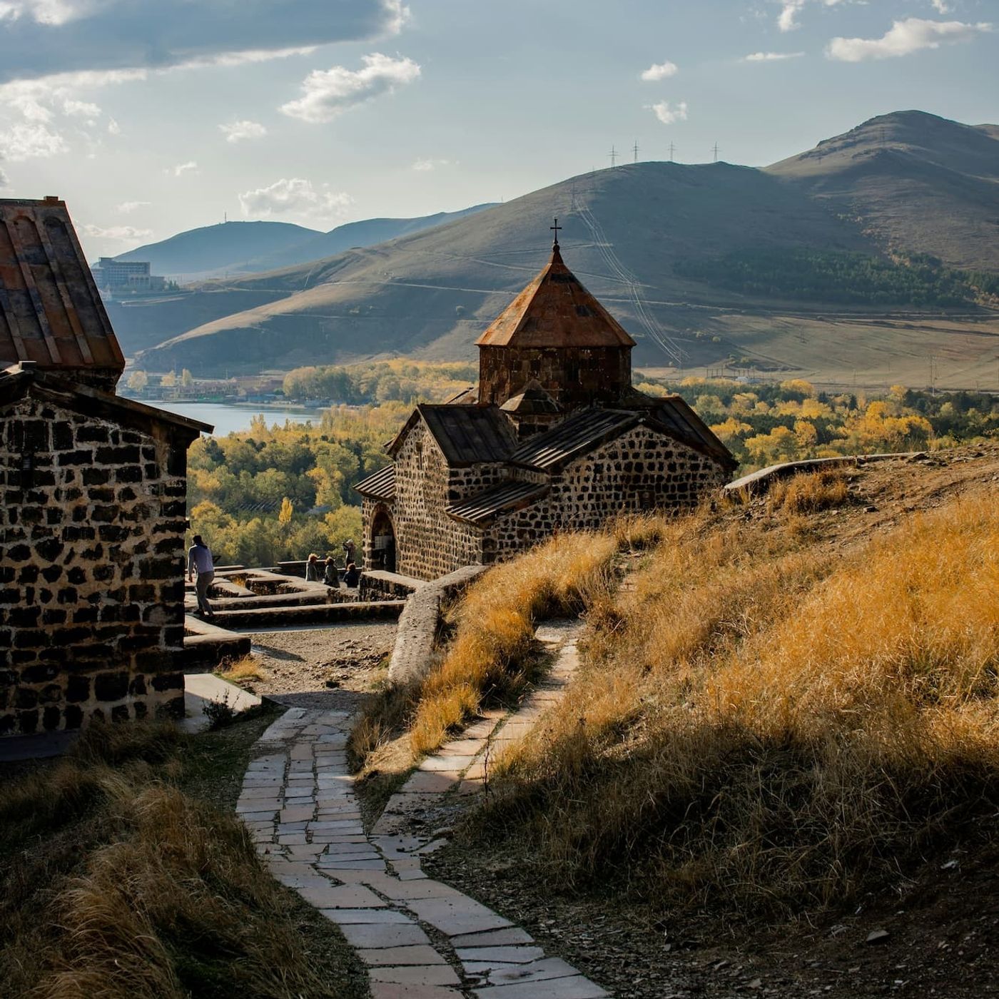 Armenia, terra di monasteri e meraviglie nascoste tra Caucaso e tradizione millenaria episode artwork