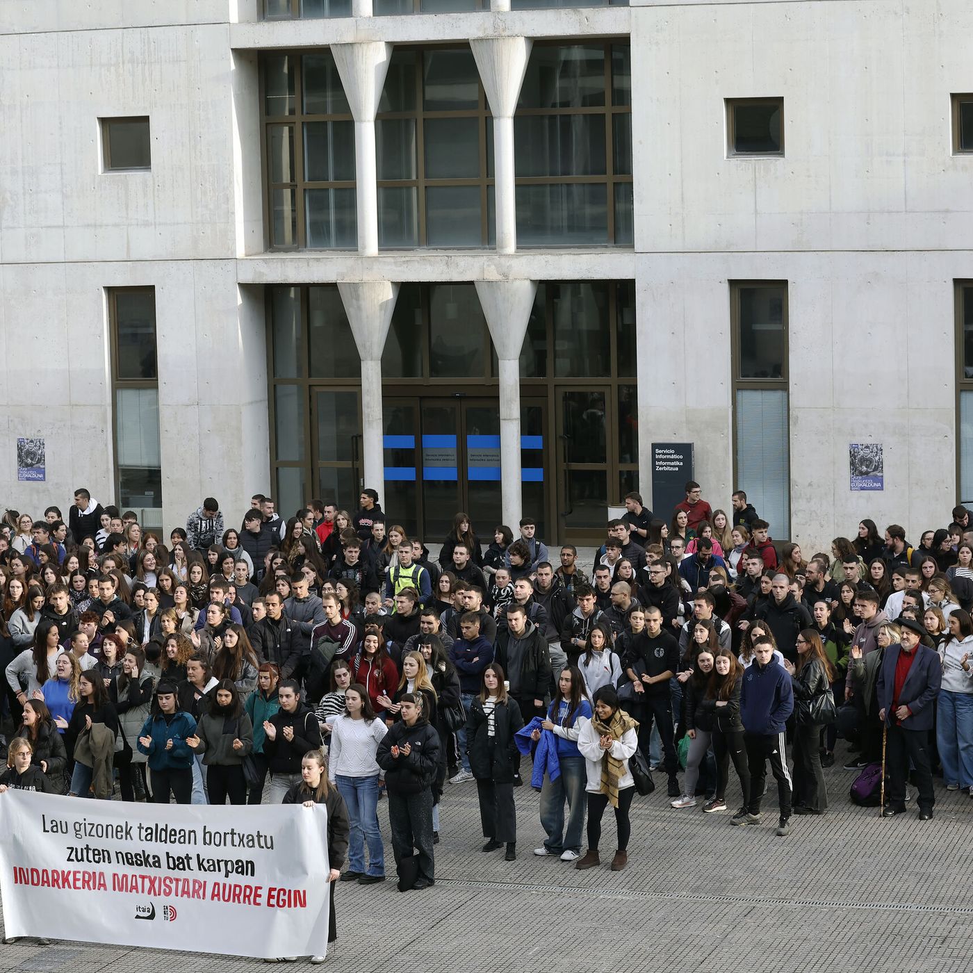 Las Noticias de La Mañana: Violación en grupo en Navarra por parte de magrebíes