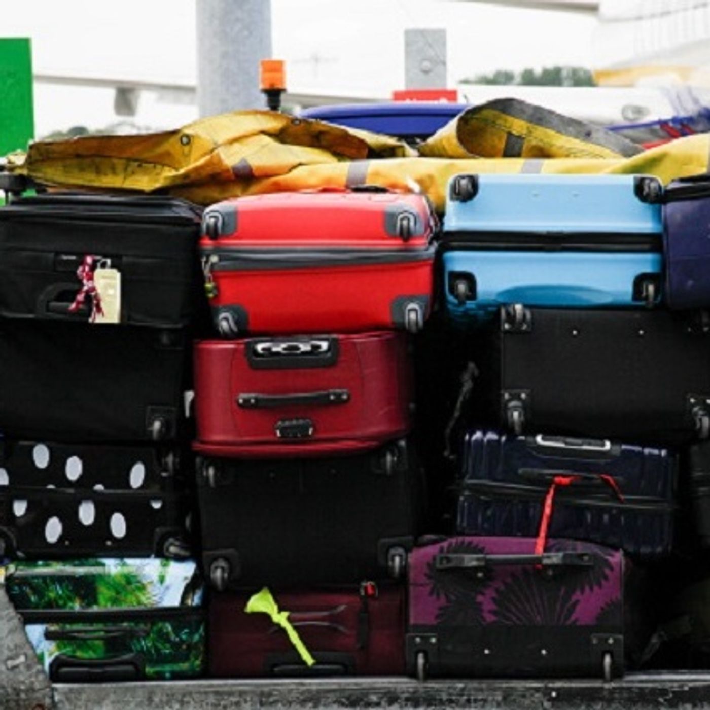 (Smile File) Lost Luggage Put to Use for Foster Children episode artwork