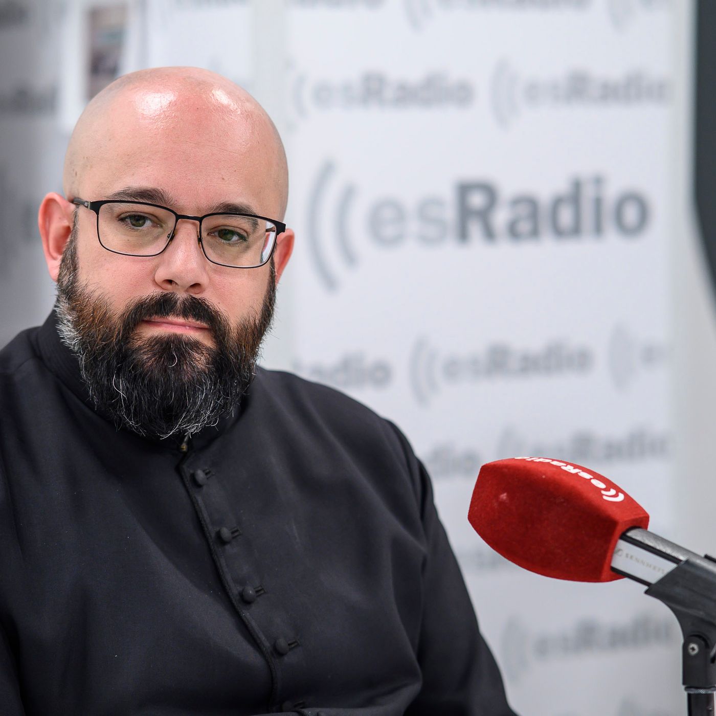 "En España, se ha elegido que los curas vivan mal para que no tengan acceso a la propiedad y la libertad"