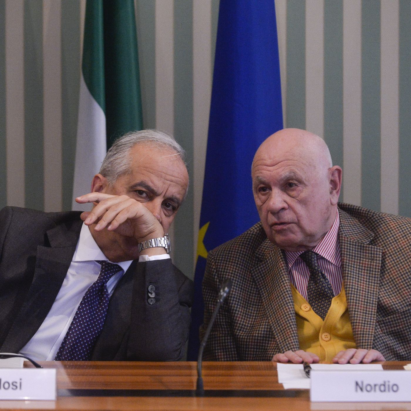Il giorno della verità sul caso Almasri. Nordio e Piantedosi riferiscono in Parlamento | 5/02/2025 | Il Corsivo episode artwork