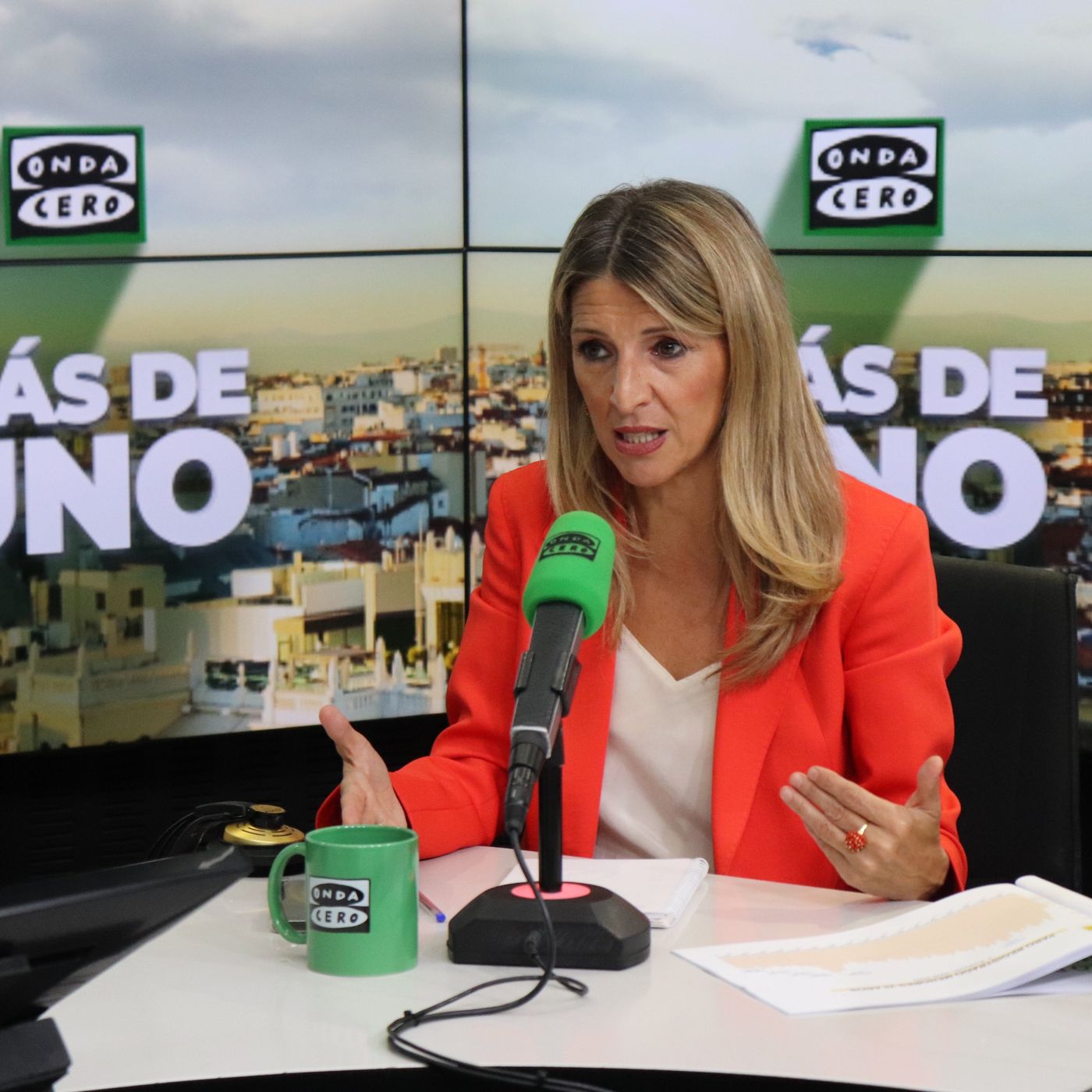 cover of episode Yolanda Díaz pone como condición que Pedro Sánchez "tome medidas" contra la corrupción para que la legislatura llegue a 2027