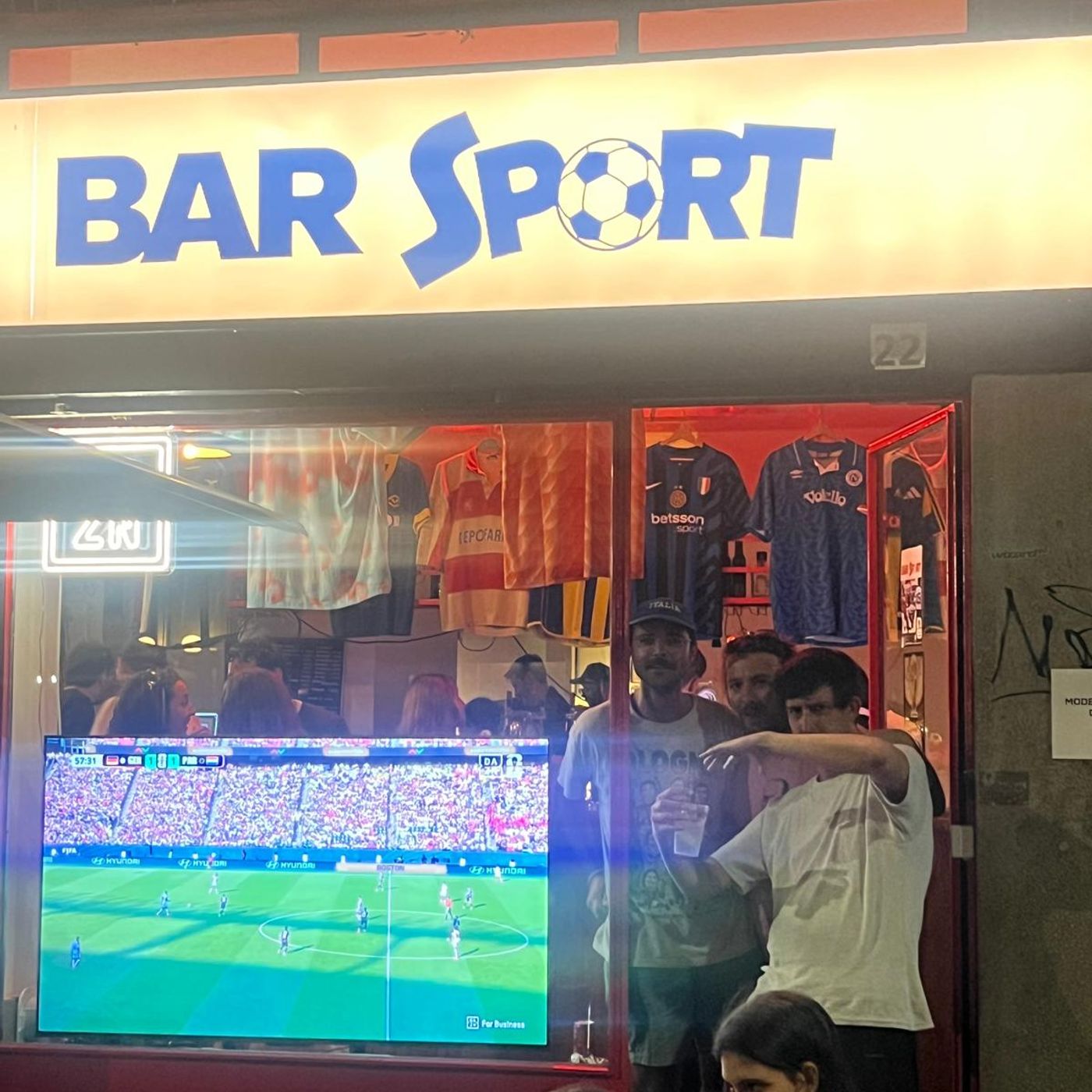 "CI CONOSCIAMO PERCHÈ ASCOLTIAMO BAND DI MERDA" ep.183 live dal Bar Sport con Giulia Della Cioppa episode artwork