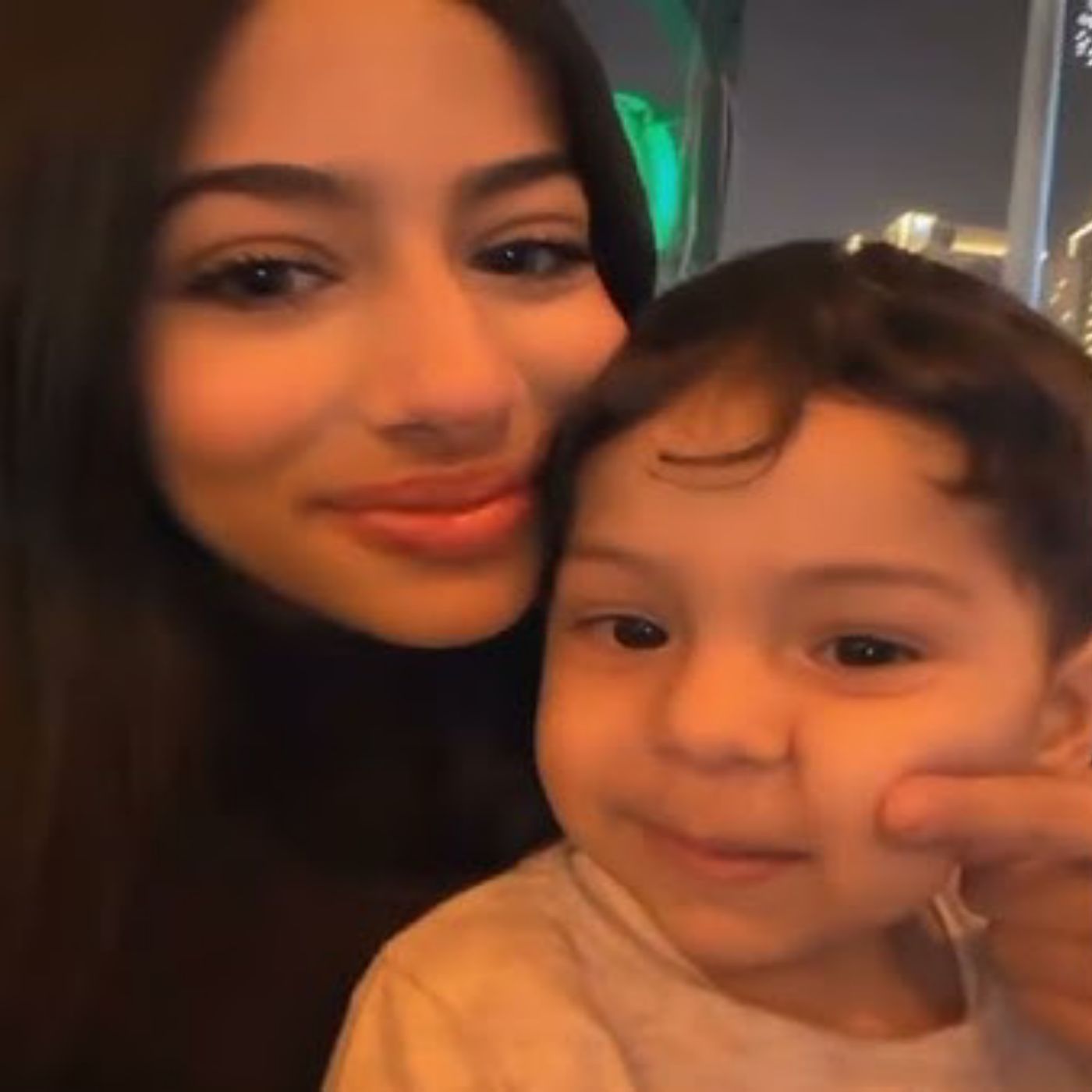 🏨❤️ ميرا فهمي تكشف كواليس إقامتها بمفردها في الفندق 🥰✨