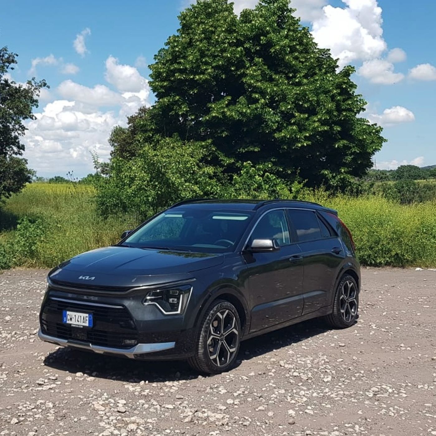 Kia Niro Tri-Fuel - Il crossover da 1.600 km che viaggia di più e inquina di meno episode artwork