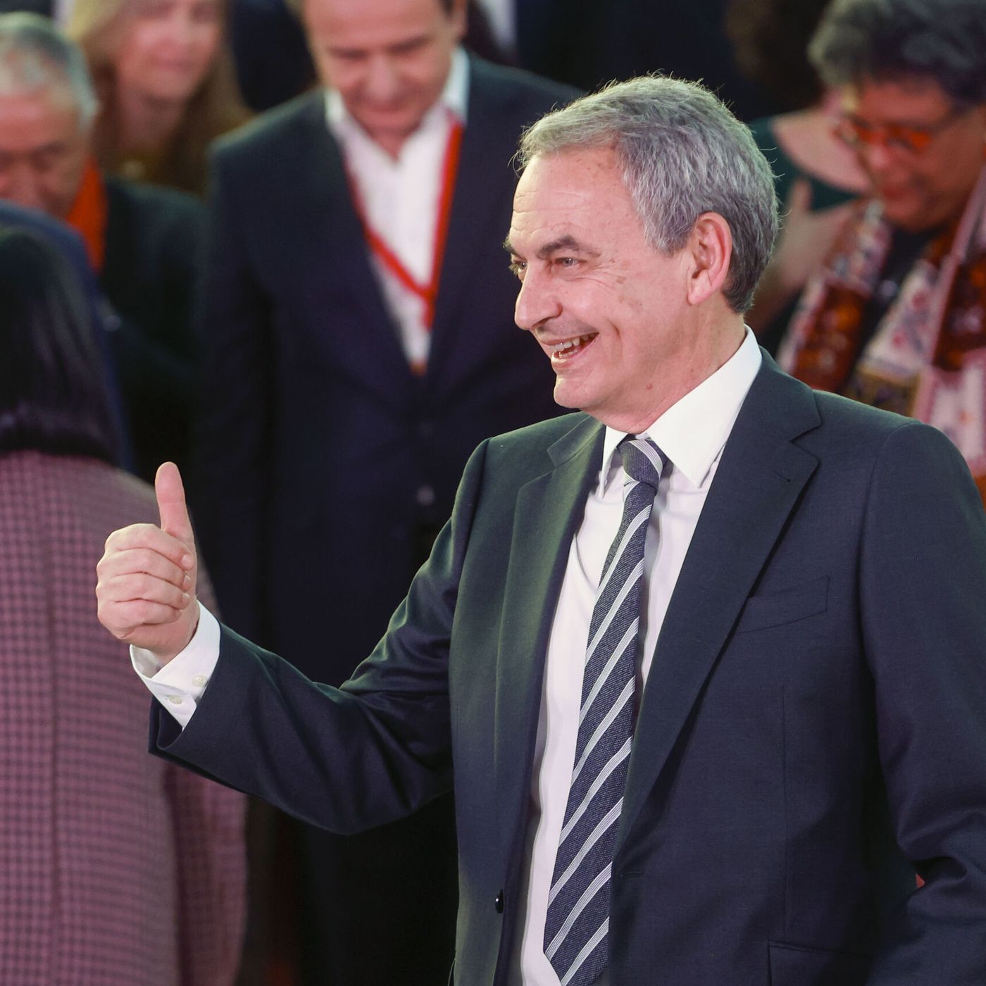 Las Noticias de La Mañana: Zapatero: el "bulto sospechoso" de la campaña andaluza