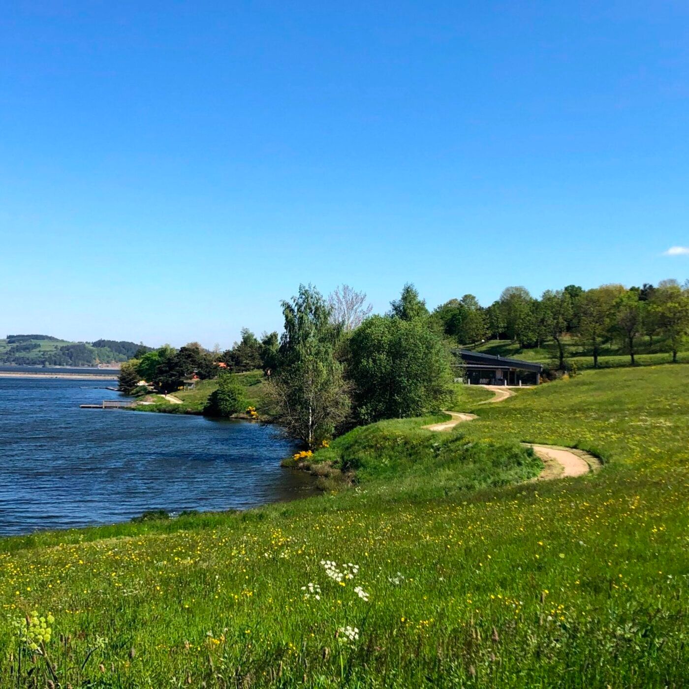 Informations locales en Lozère : Les Terrasses du Lac et la pièce de théâtre "Pères" episode artwork