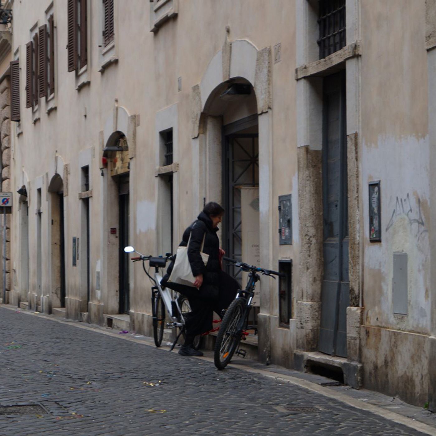 #523 Pendolari della sanità, azzardo nonstop, diverse pulizie per il giubileo e altre storie di Roma episode artwork