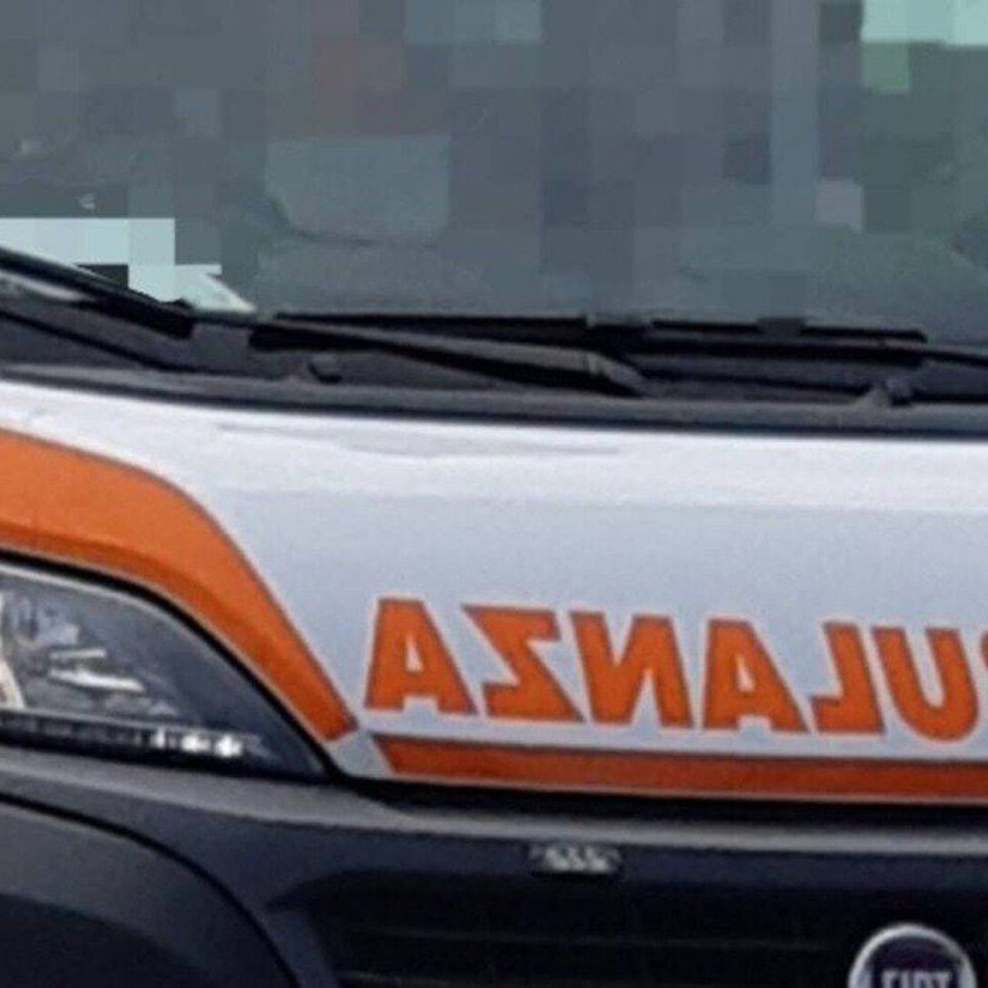 Napoli, punta il fucile contro l'ambulanza per costringere l'autista a portare il padre al Policlinico