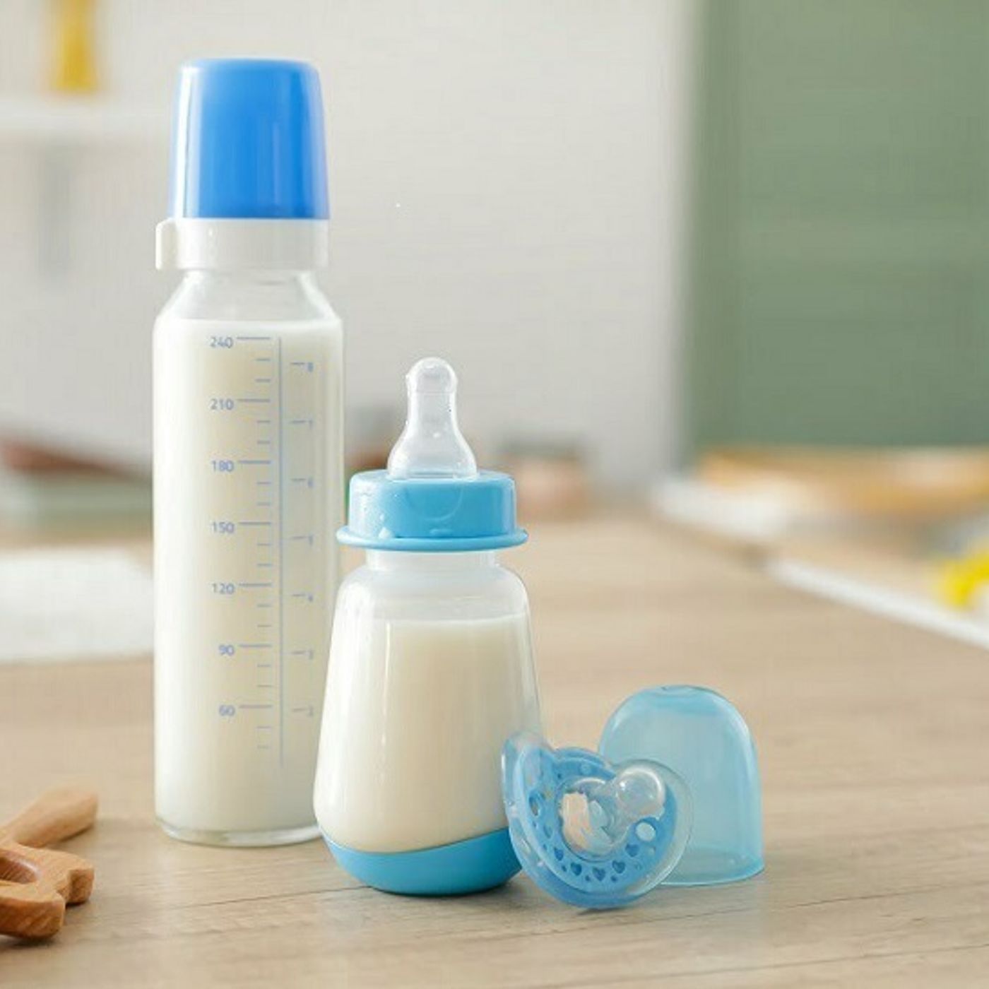 Pai é preso acusado de diluir cocaína no leite do próprio filho de 1 ano; mãe será investigada
