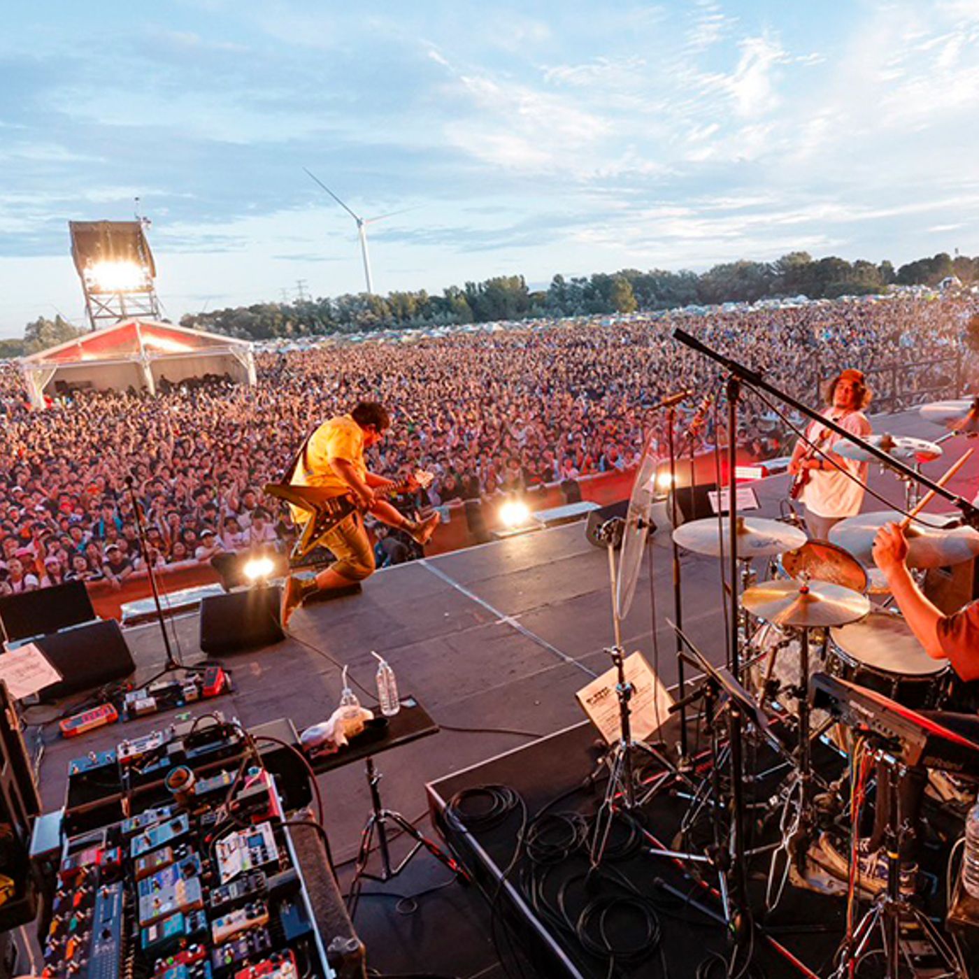 【ライブレポート】＜RISING SUN ROCK FESTIVAL 2026＞、12年ぶりに石狩の空に輝いた朝日＋大トリのサンボマスターが叫んだ「全員優勝！」 episode artwork