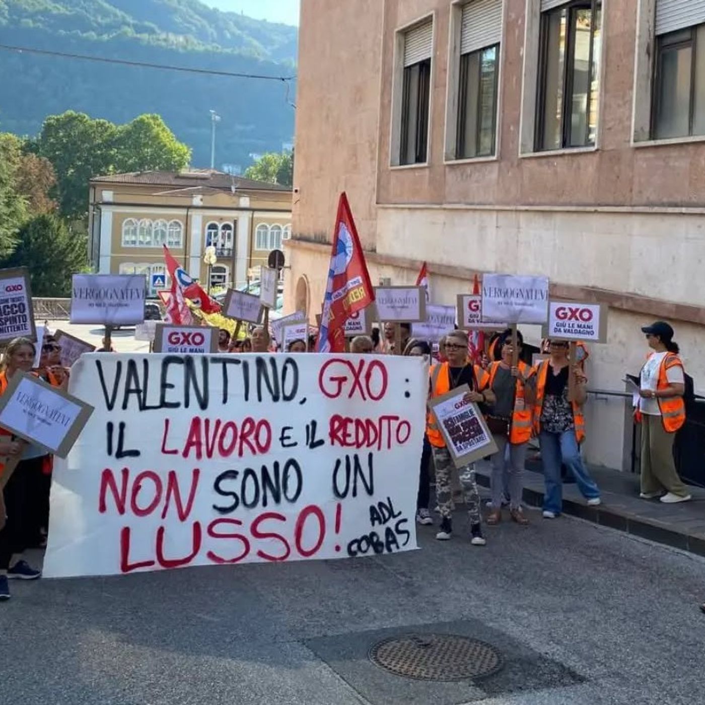 La logistica di Valentino va in Piemonte: 83 dipendenti a rischio a Valdagno episode artwork