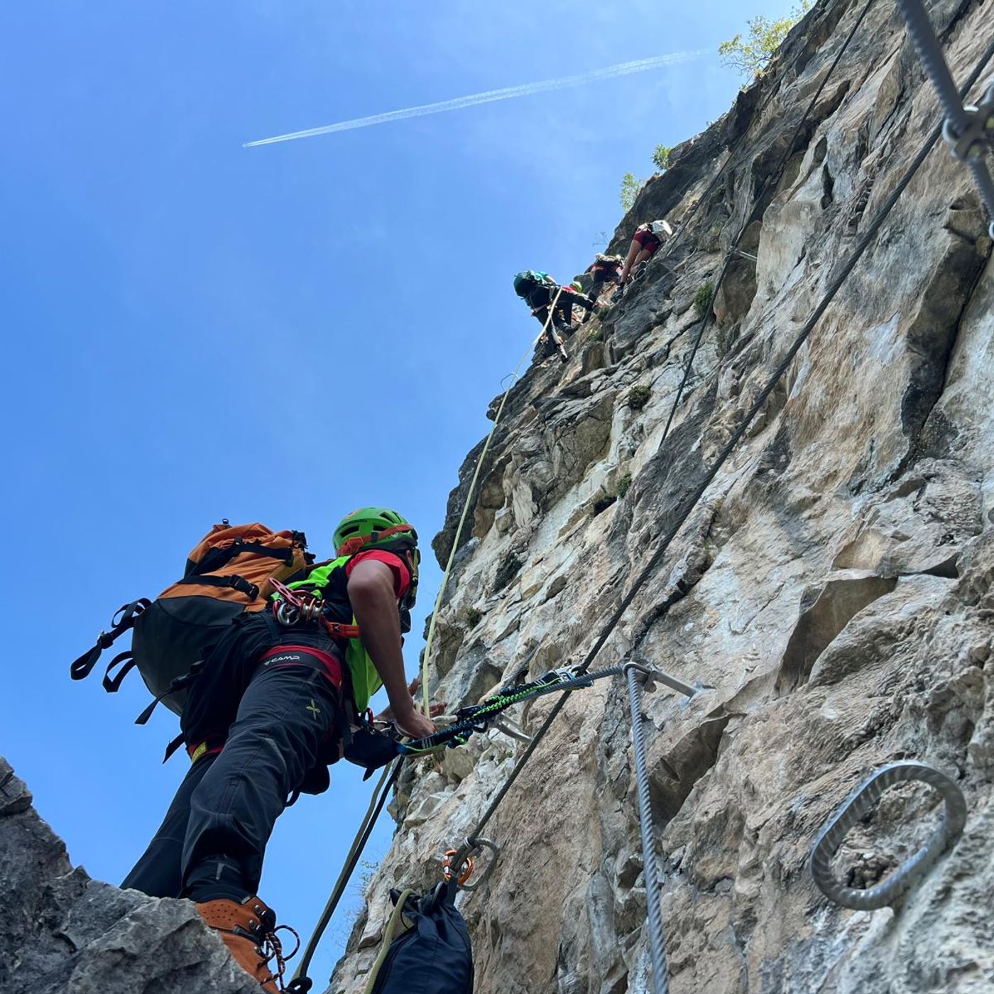 Crisi di panico sulla ferrata e gamba rotta con il parapendio: 2 interventi del Soccorso alpino episode artwork