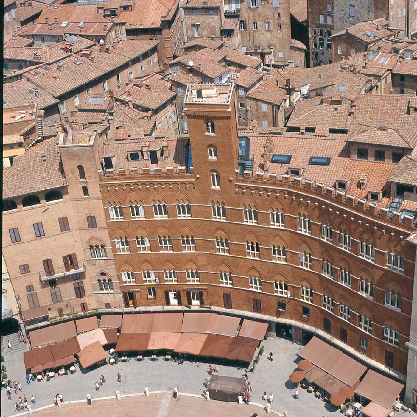 Copertina di Un Palazzo, una Città, un Territorio