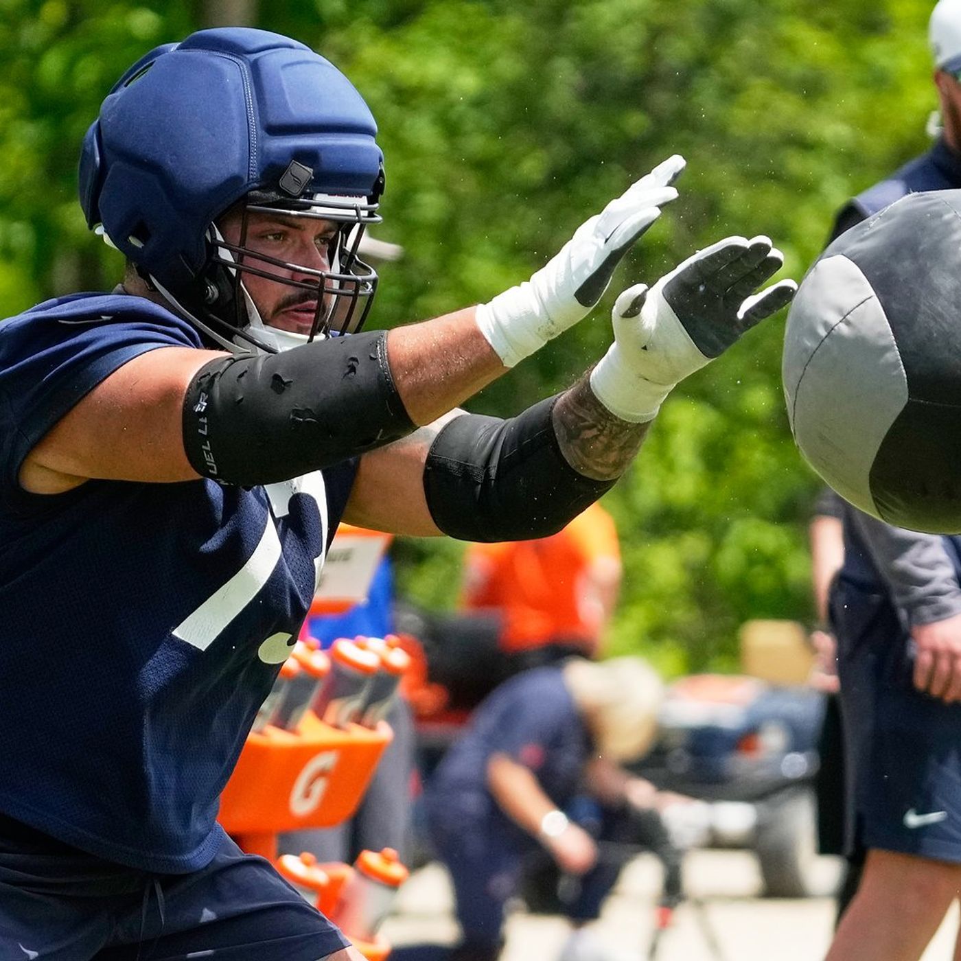 Here’s where the Chicago Bears’ offensive line stands after the offseason program episode artwork
