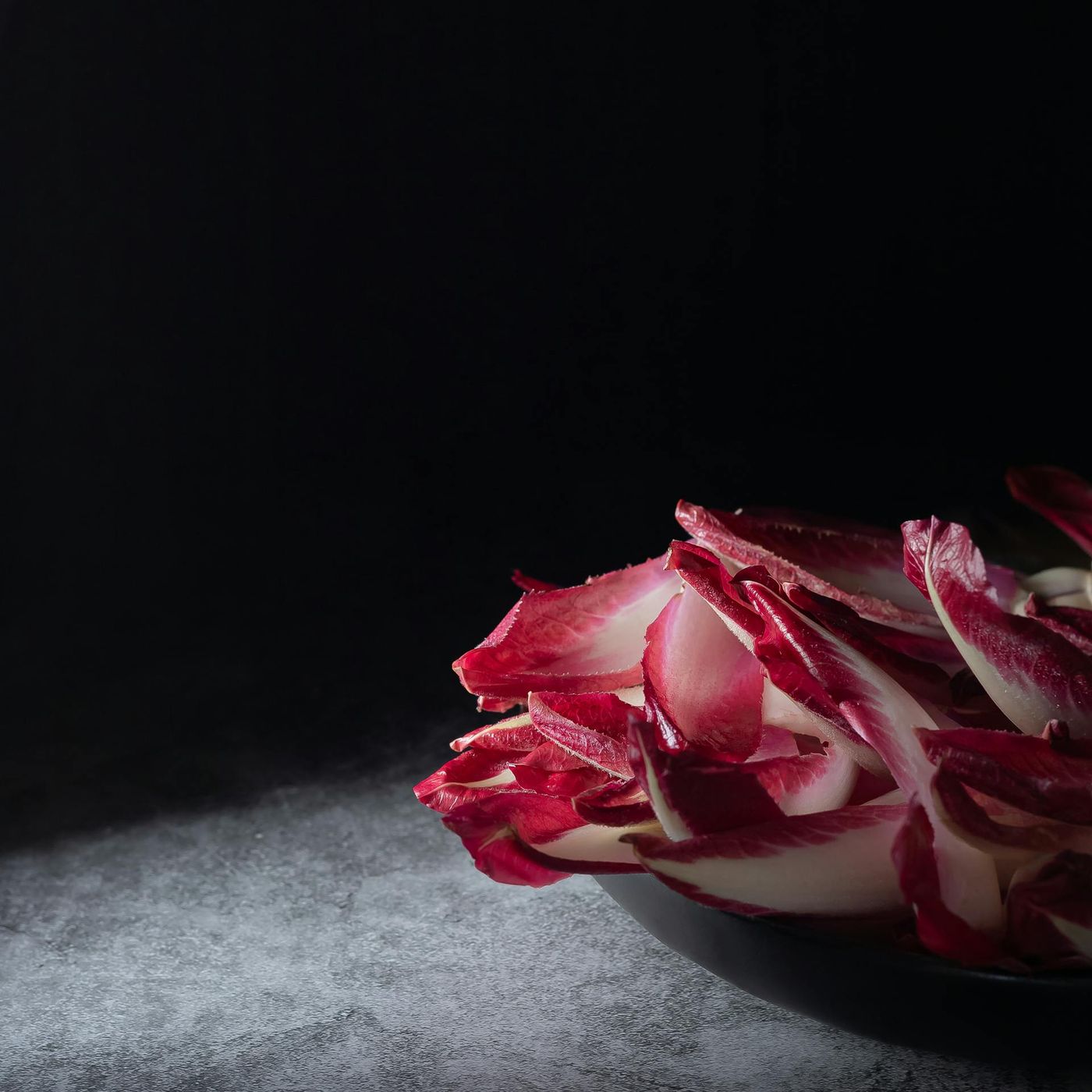 Radicchio Rosso: Come Consumarlo al Meglio per Difese Forti, Metabolismo Attivo e Linea Leggera