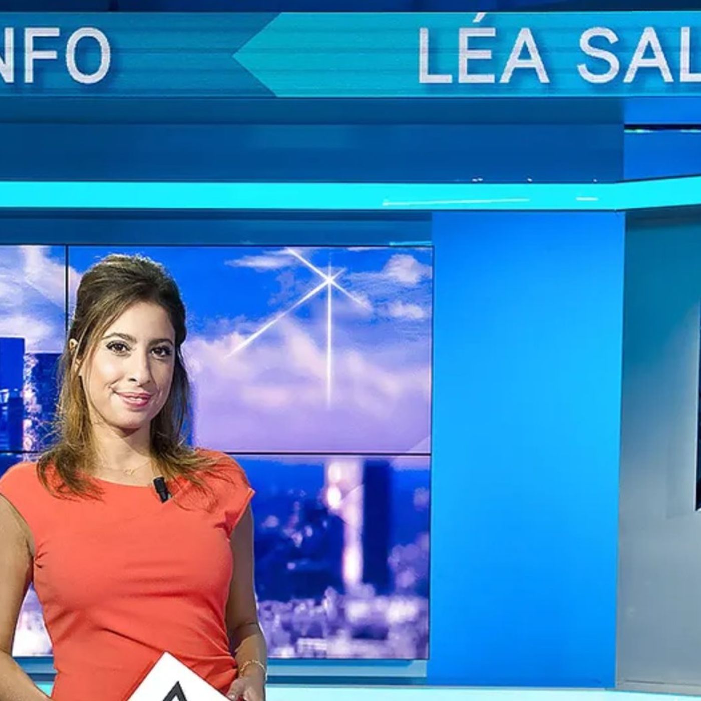Francia24: Léa Salamé, compagna del leader del Partito Socialista conduce il TG delle 20: France Télévisions si giustifica - Niente più "dov