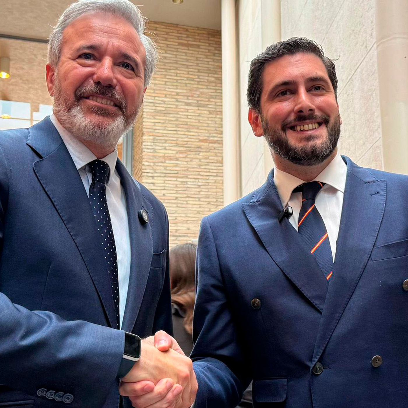 El día en 15 minutos: La polémica "artificial" por la prioridad nacional y los sondeos reales para las andaluzas