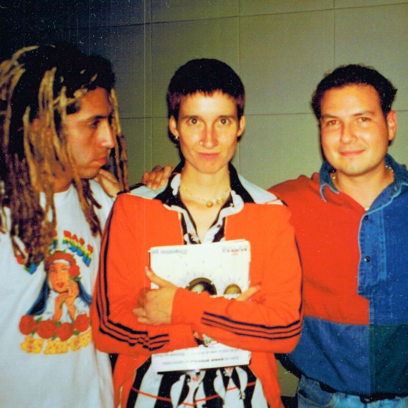 Aterciopelados explican su éxito en este clip de 1995 episode artwork