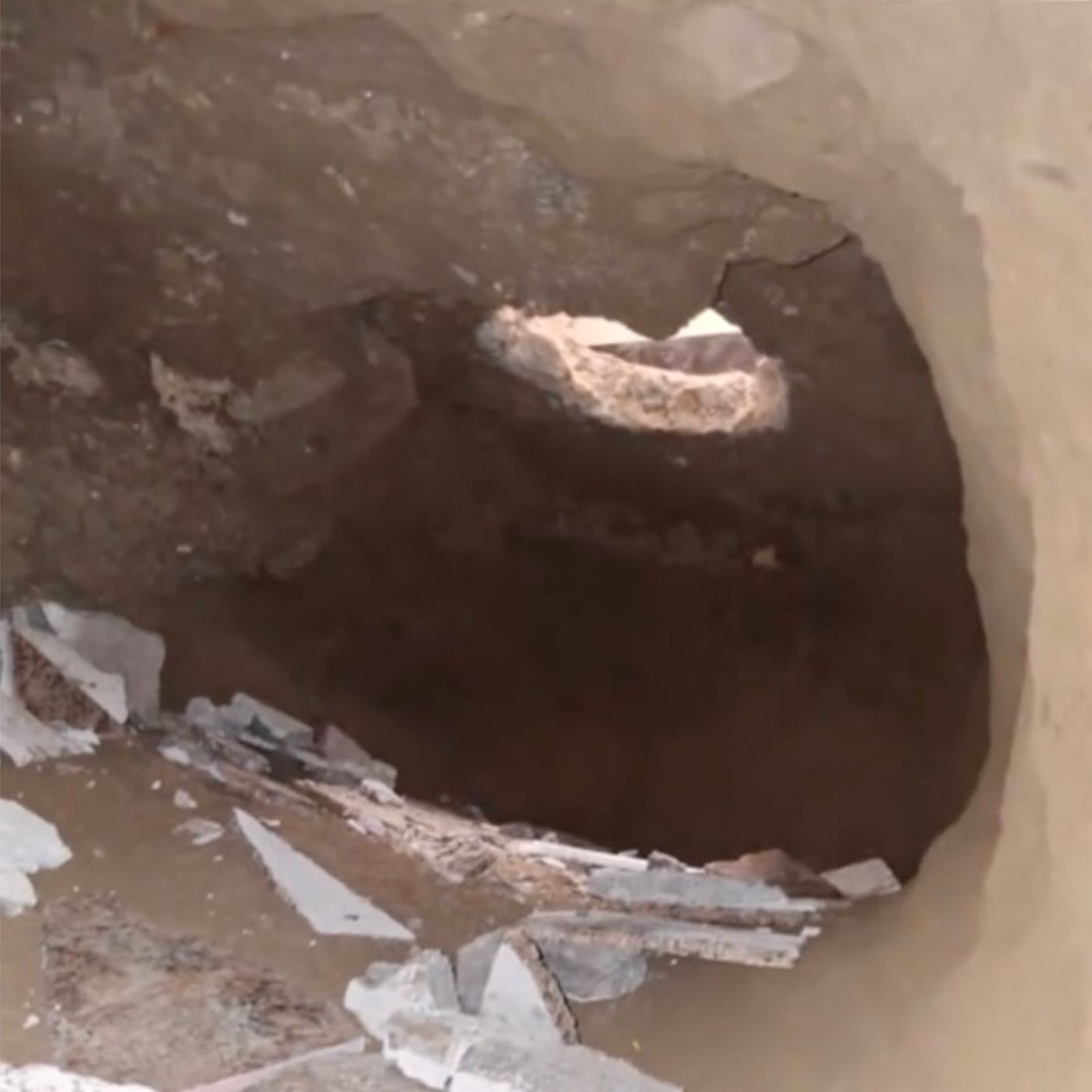 Napoli, chiuso il tunnel utilizzato dai rapinatori di piazza Medaglie d'Oro episode artwork