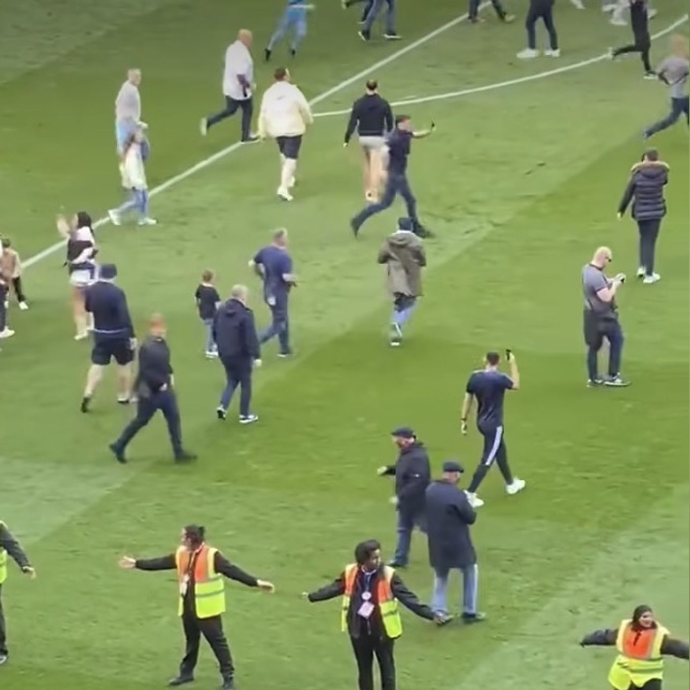 S087E29: Something I've Not Seen Before In A Coin-Toss Situation - Trevor Gear On Away Fans Positioning