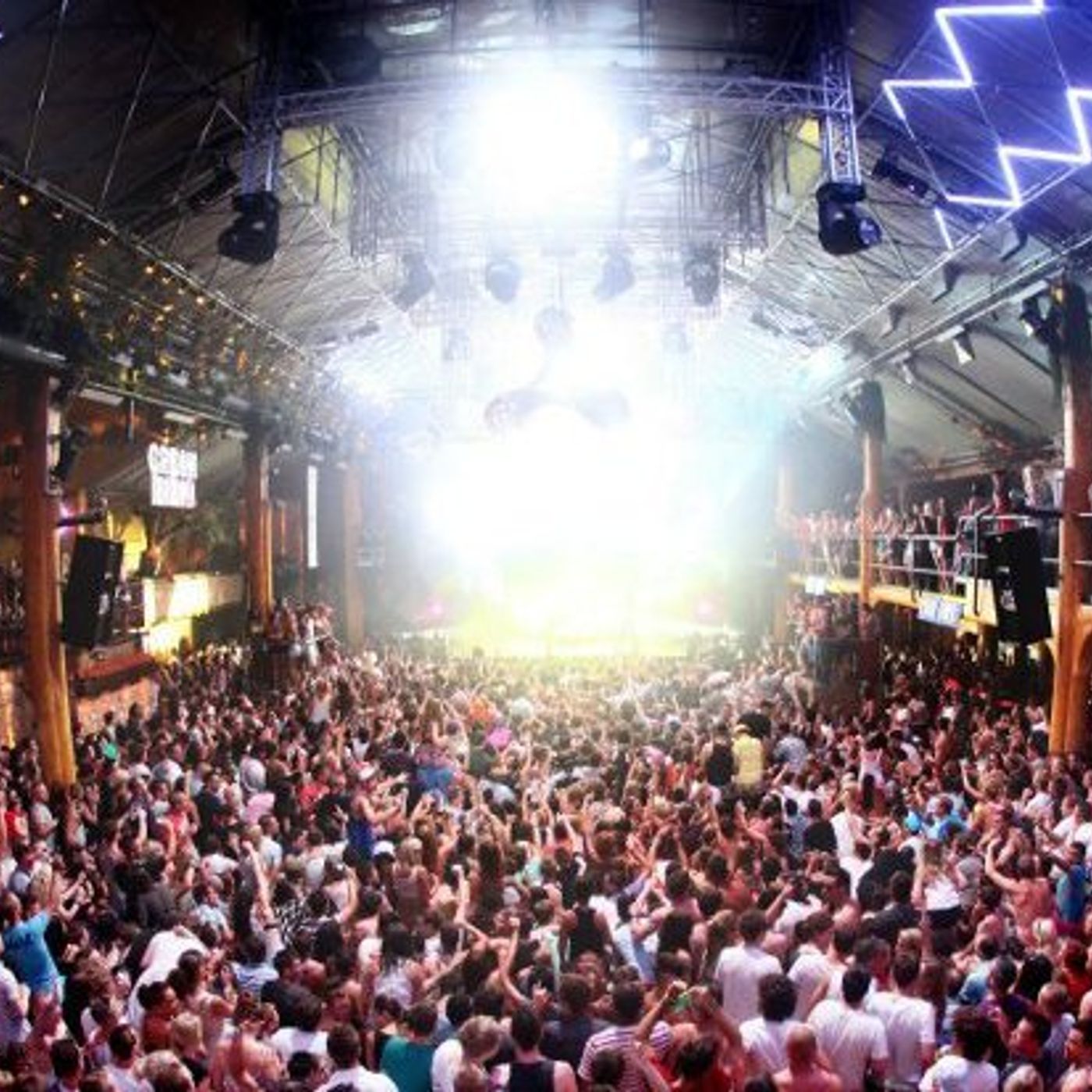 TANIKA DJ DA CIAOOOOOOOO DARWIN 7.