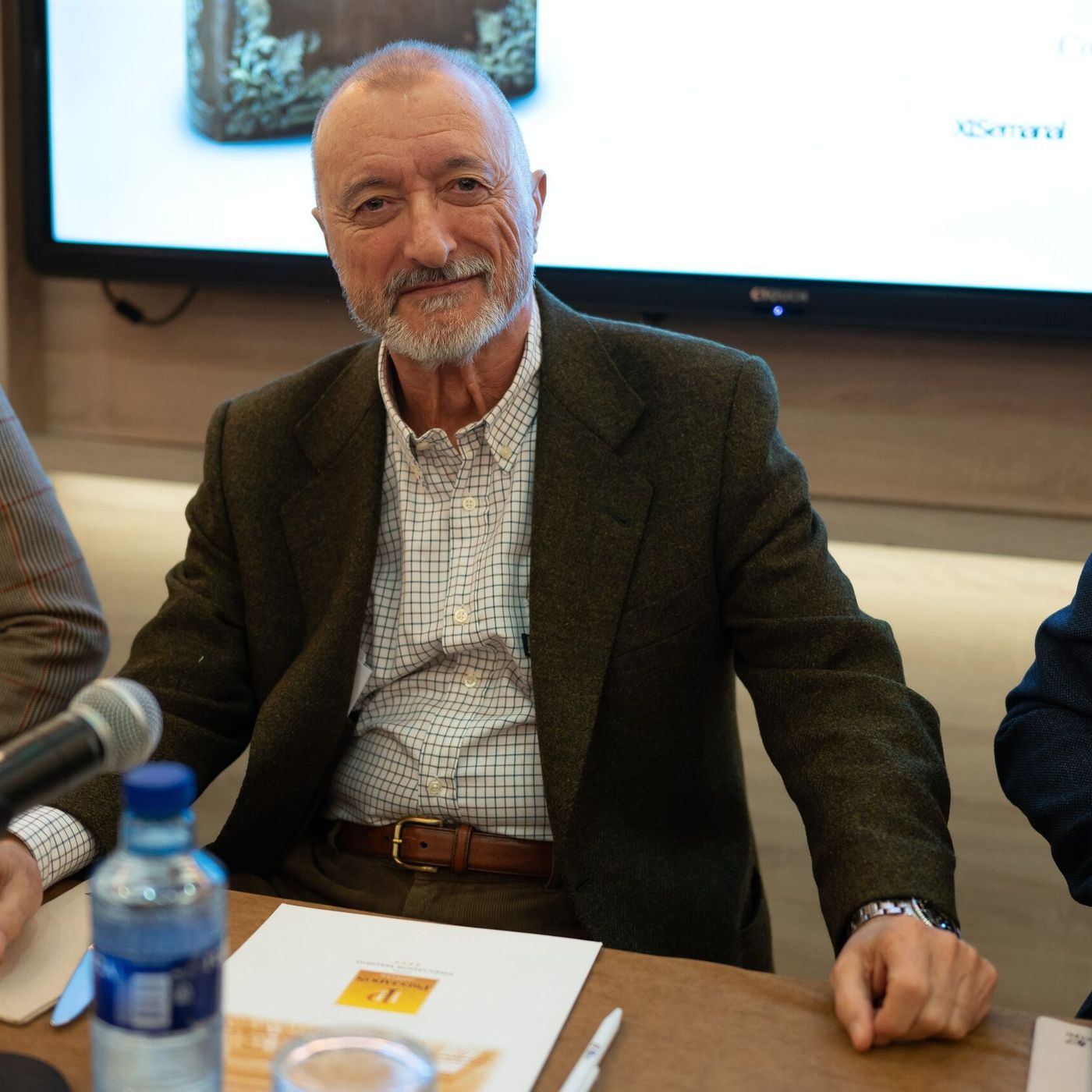 No Te Equiwokes. Pérez Reverte se doblega ante la ultraizquierda y David Uclés