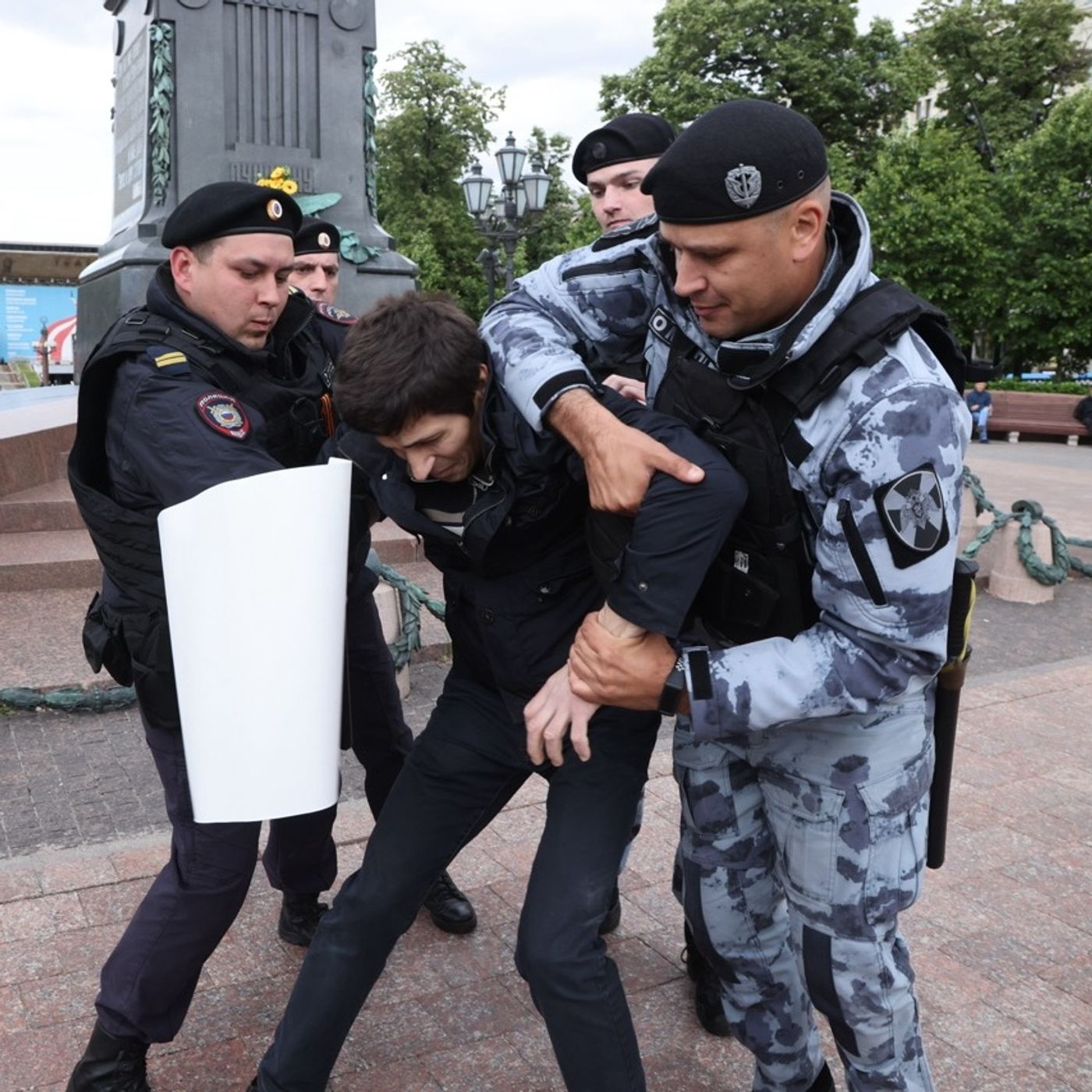 Under Putin’s Thumb: War, Repression, and Resistance episode artwork
