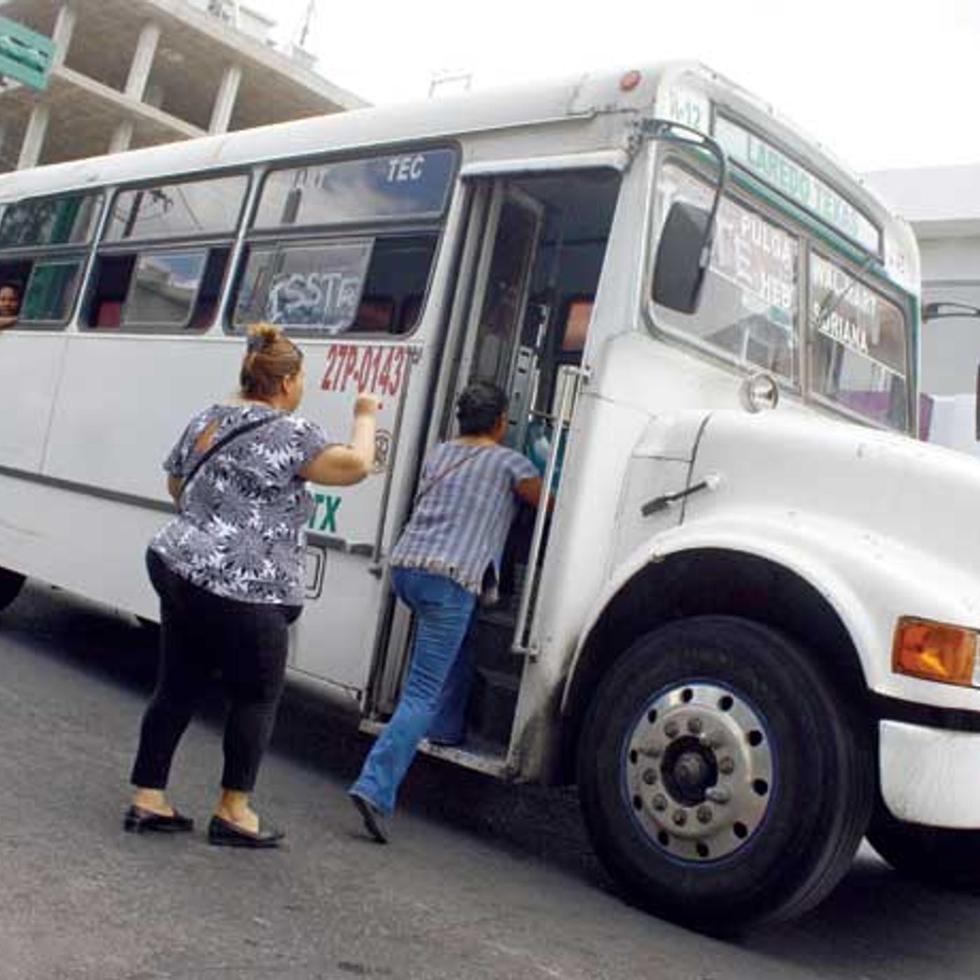 Historias de Miedo Abril 15 de 2022 PLATIQUE CON EL EN EL CAMIÓN