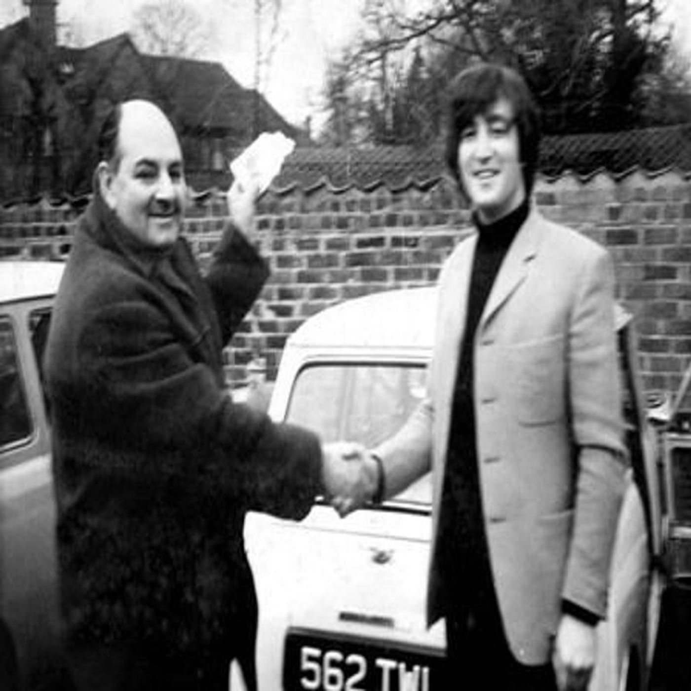 El Club de los Beatles: John recibe su permiso de conducir episode artwork