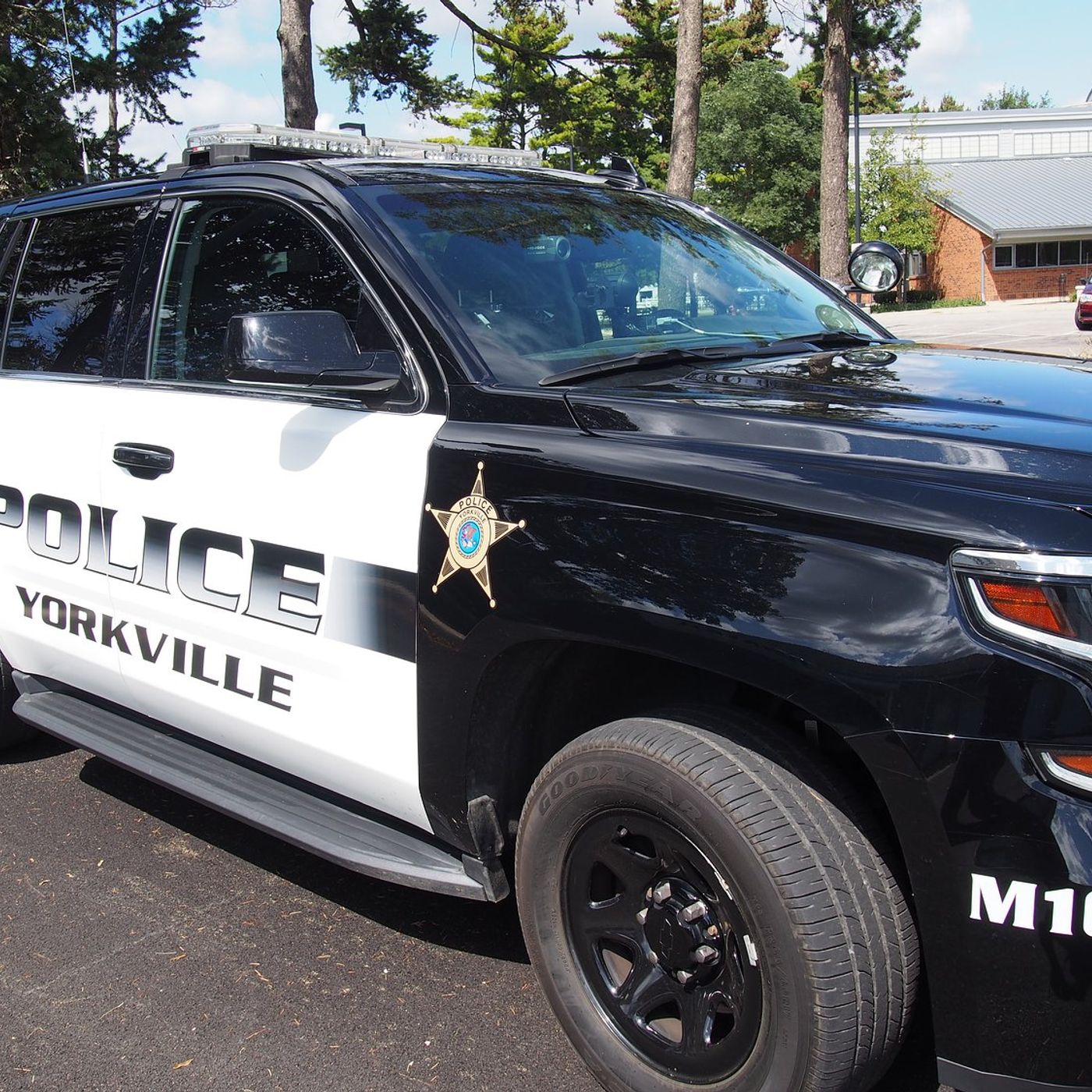 Two people suffer minor injuries following three-vehicle crash in Yorkville