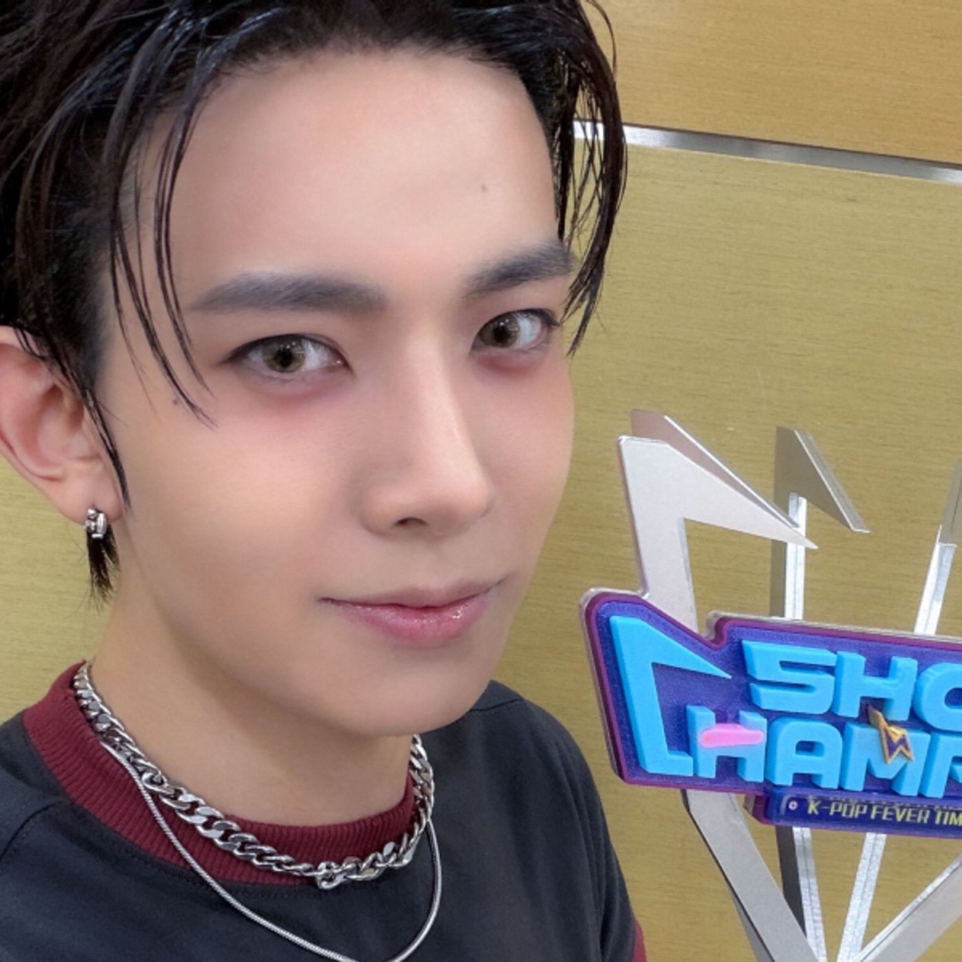 Watch: EVAN Takes 2nd Win On “Show Champion” With “Death of Me”; Performances By VERIVERY, TUNEXX, And More | Soompi episode artwork