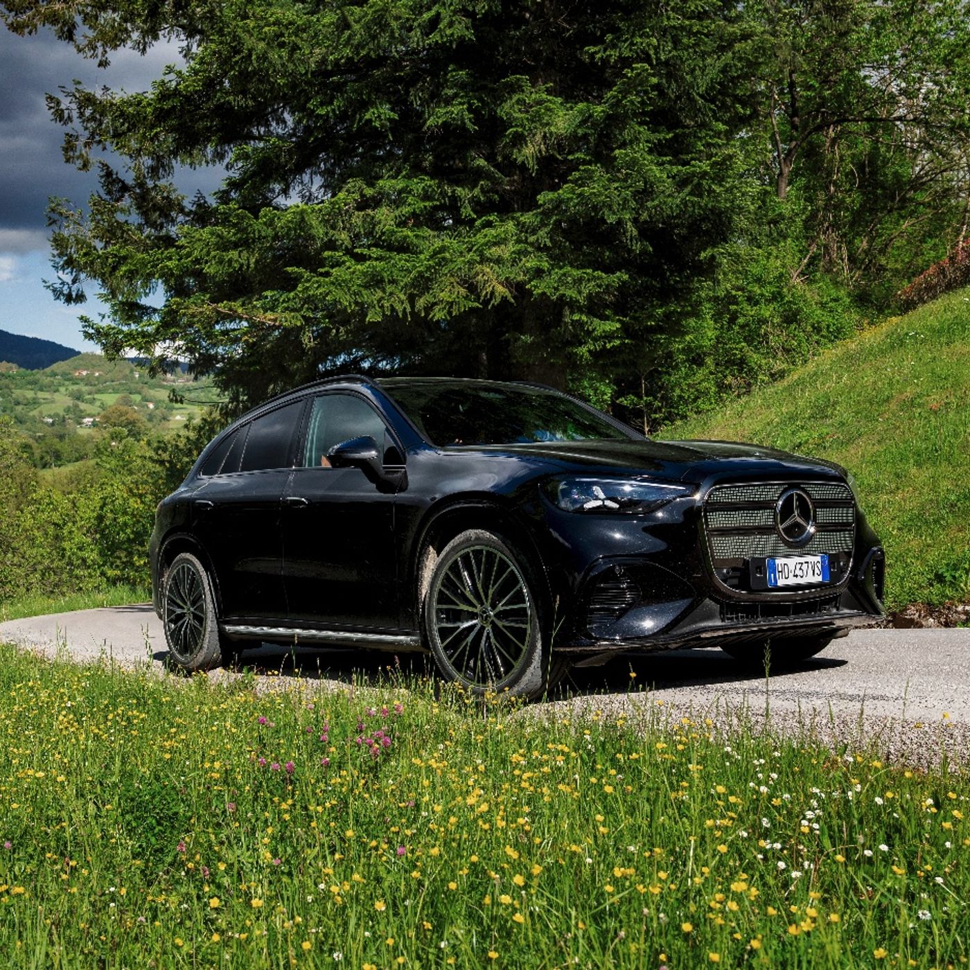 Mercedes-Benz GLC elettrica, il test drive da Firenze a Pistoia tra comfort digitale e guida intelligente glcc episode artwork
