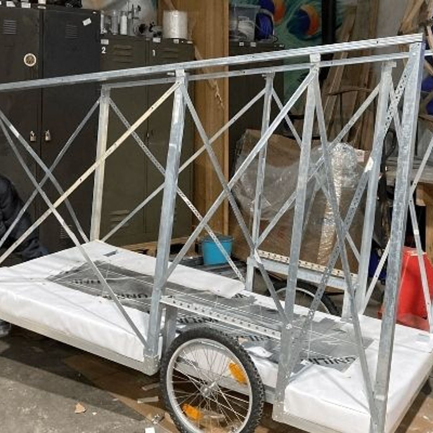 La Baraqu'à bike : la mini cabane tirée par un vélo episode artwork