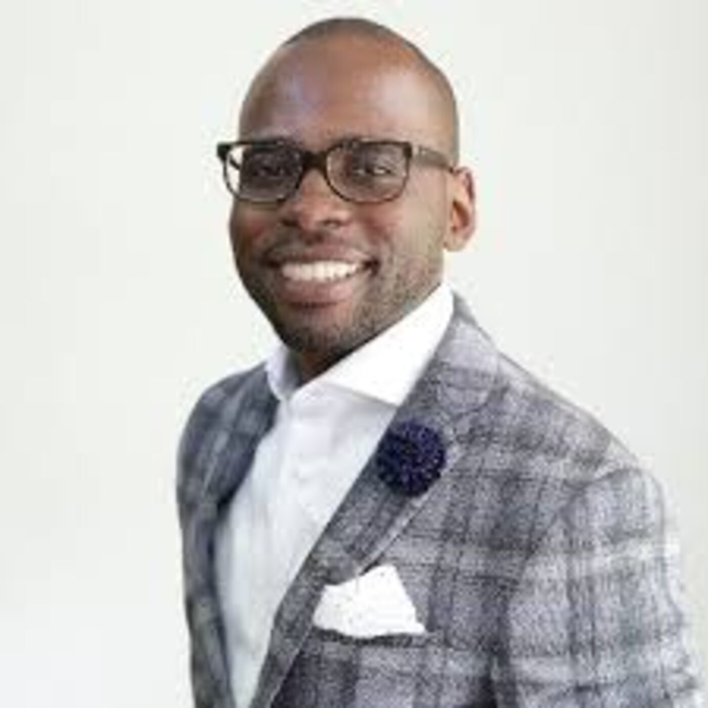 Developing Relationships the Right Way with Kingsley Moyo, Author of The R Factor (MDE385)