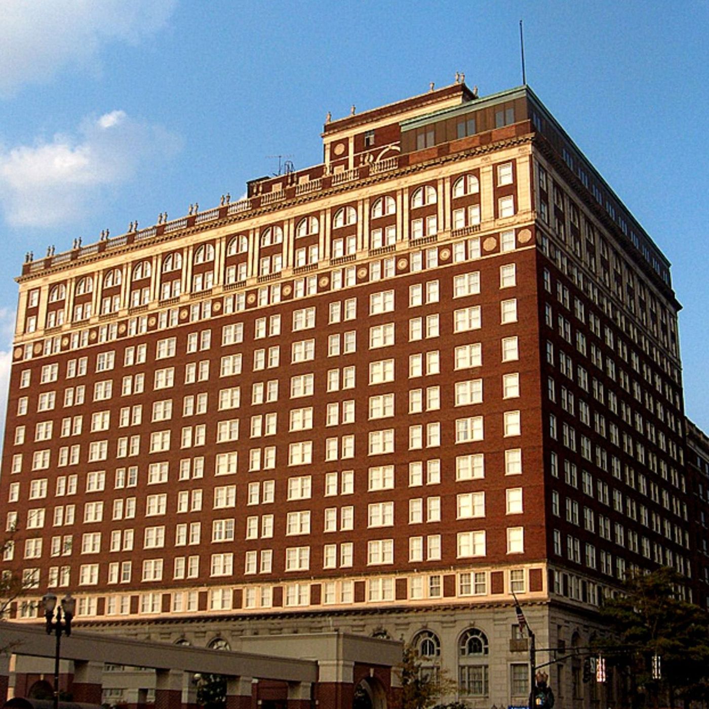 350 Louisville Hotels & Theaters