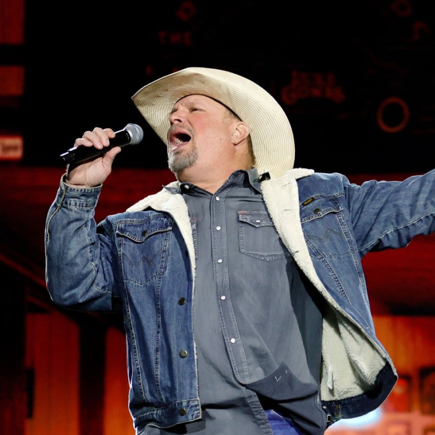 Garth Brooks, Kelly Clarkson, Willie Nelson Set for Stagecoach 2027