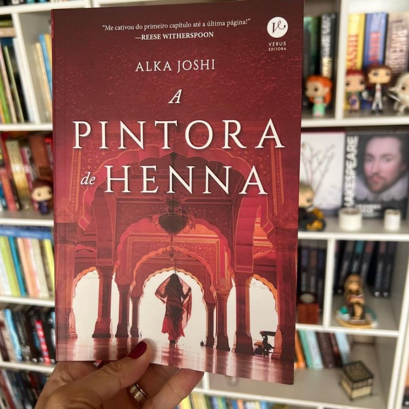 A Pintora de Henna" de Alka Joshi.
