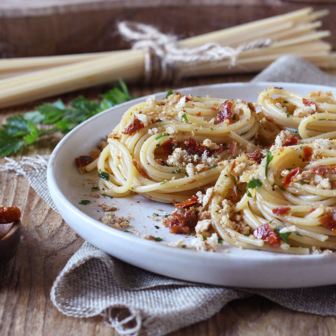 Spaghetti aglio, olio, pomodori secchi e prezzemolo episode artwork