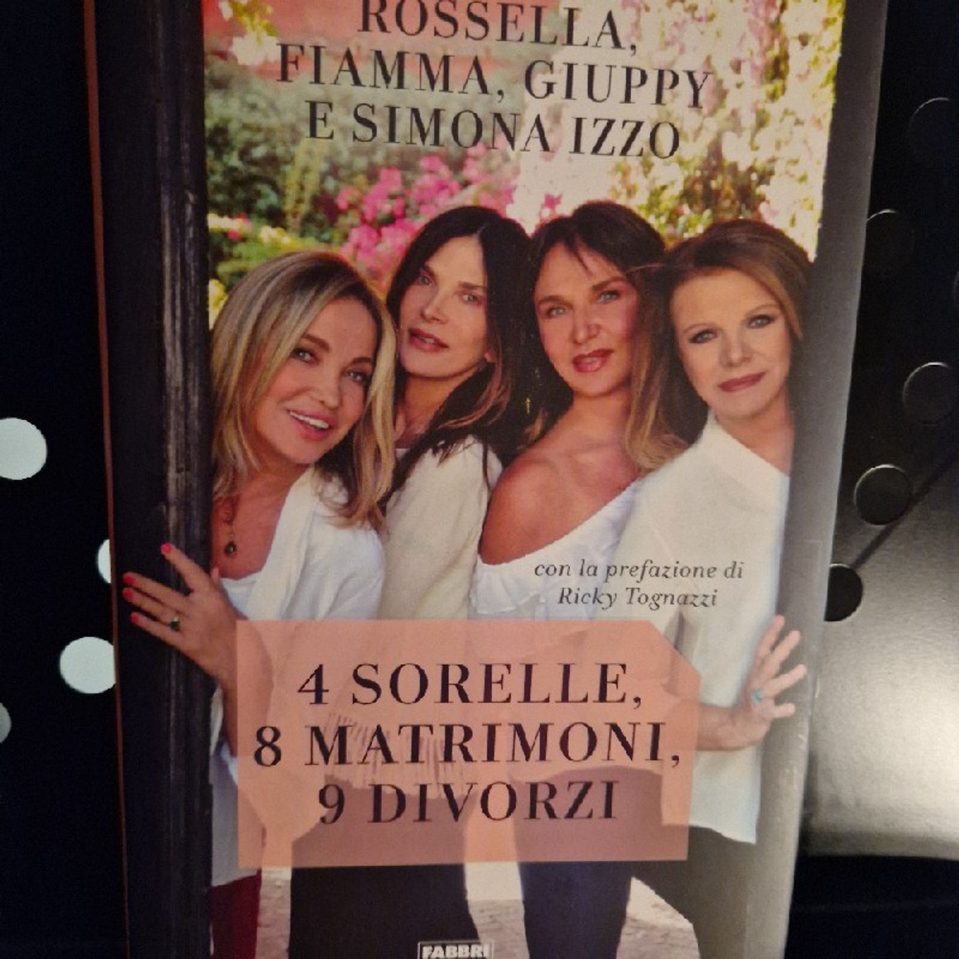 4 Sorelle,8 Matrimoni, 9 Divorzi