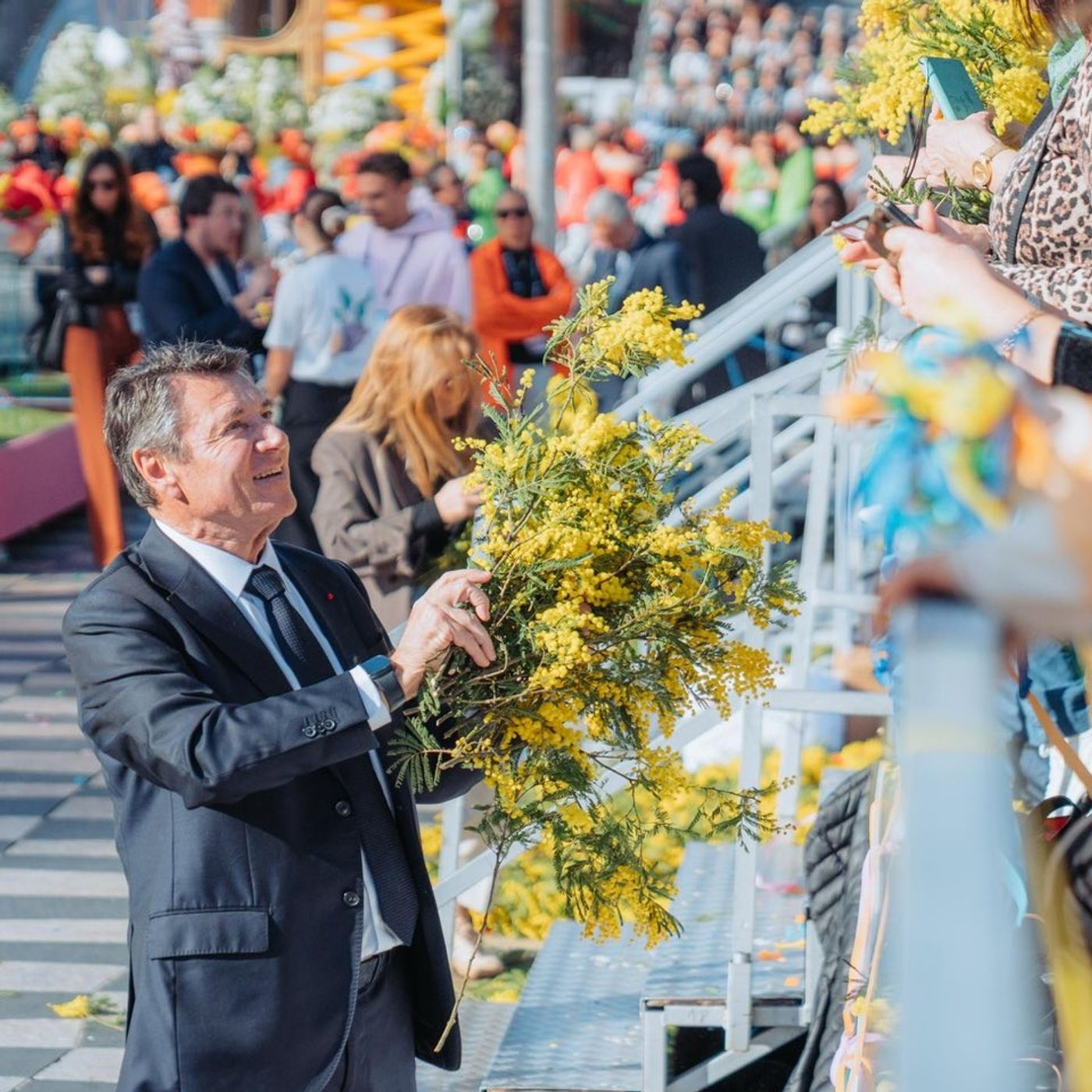 Nizza24 lunedì 23 febbraio: Estrosi con Maschera di Jacques Médecin al Carnevale di Nizza – Rodeo Illegale di Motocross a Vallauris – Mostra