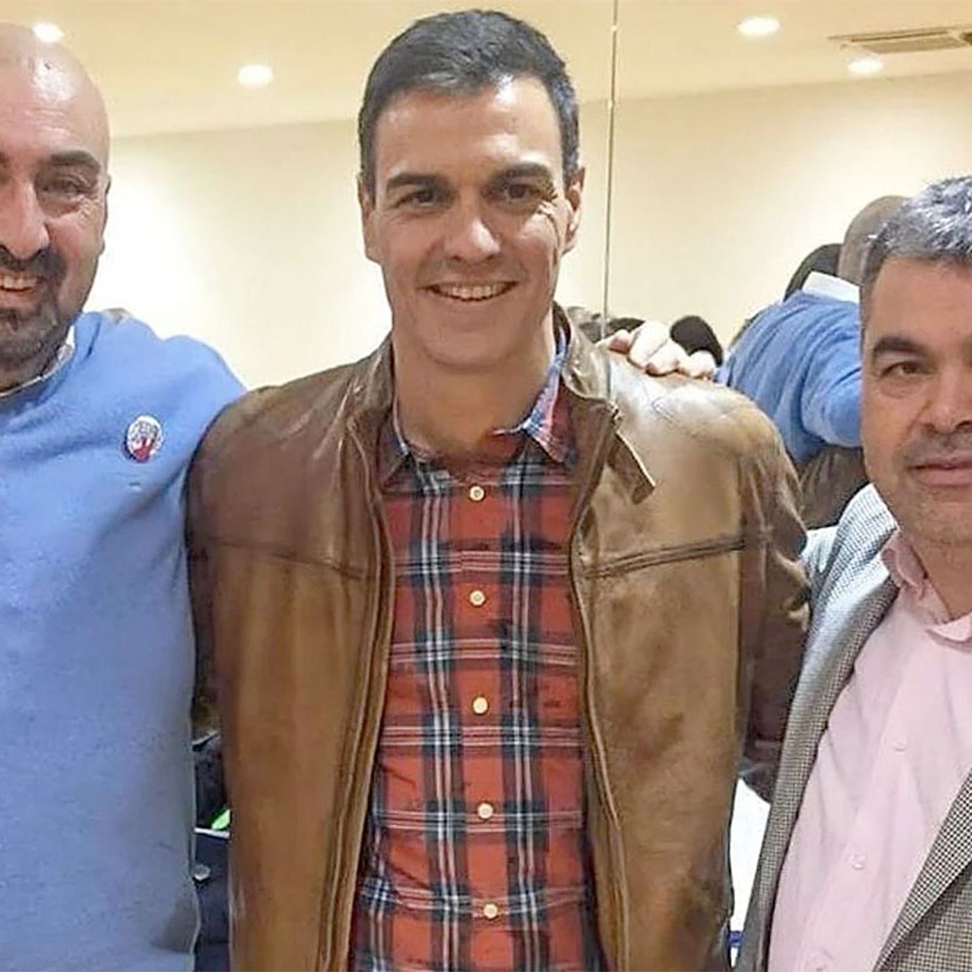 Las Noticias de La Mañana: Sánchez amañó las primarias de 2017: "Mete los votos de los cuatro rumanos"