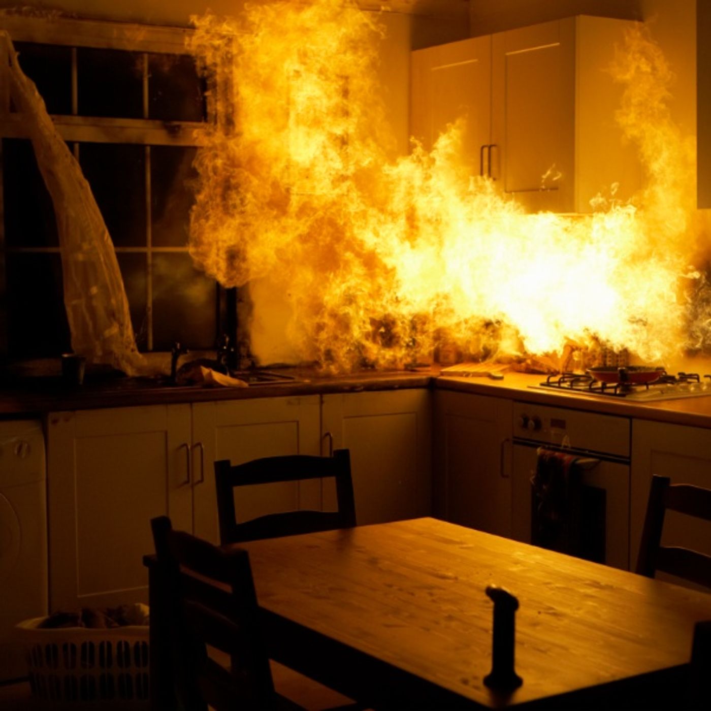 Reportaje | Los consejos de un bombero para evitar incendios en la cocina episode artwork