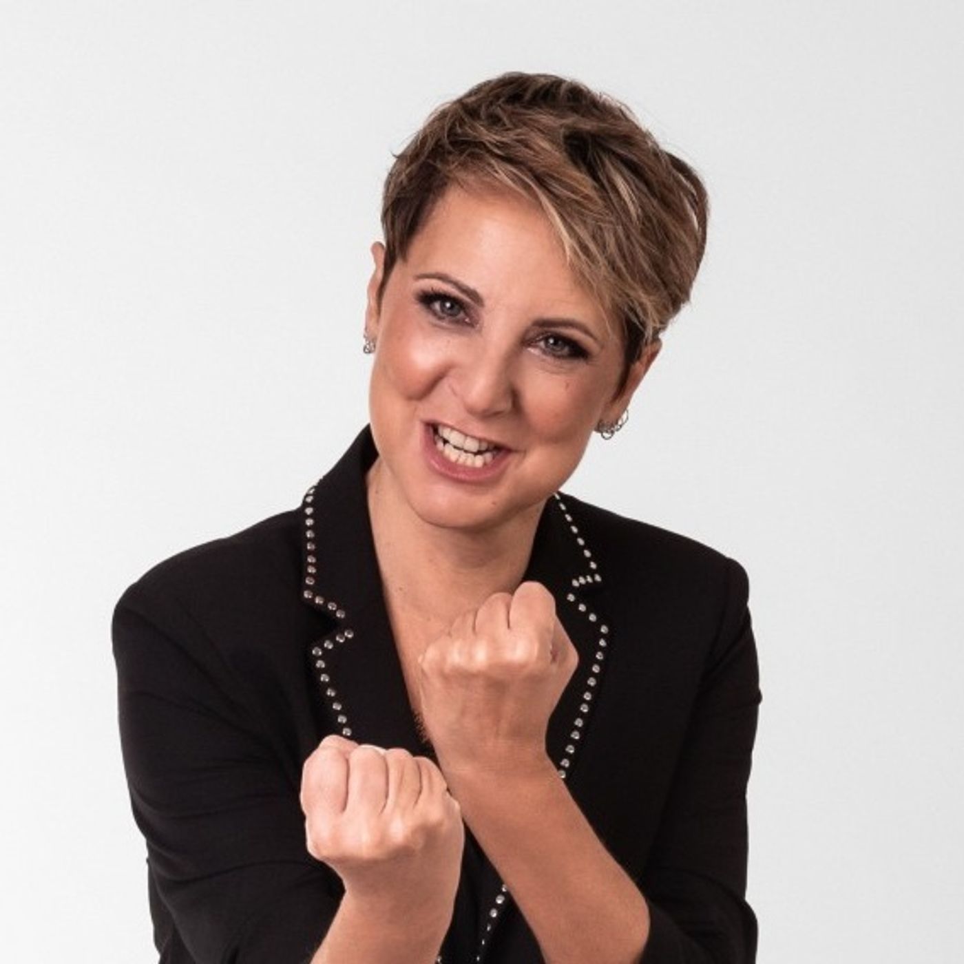 Debora Villa a teatro con “Zitte Mai”: «Si attacca il patriarcato, non l’uomo»