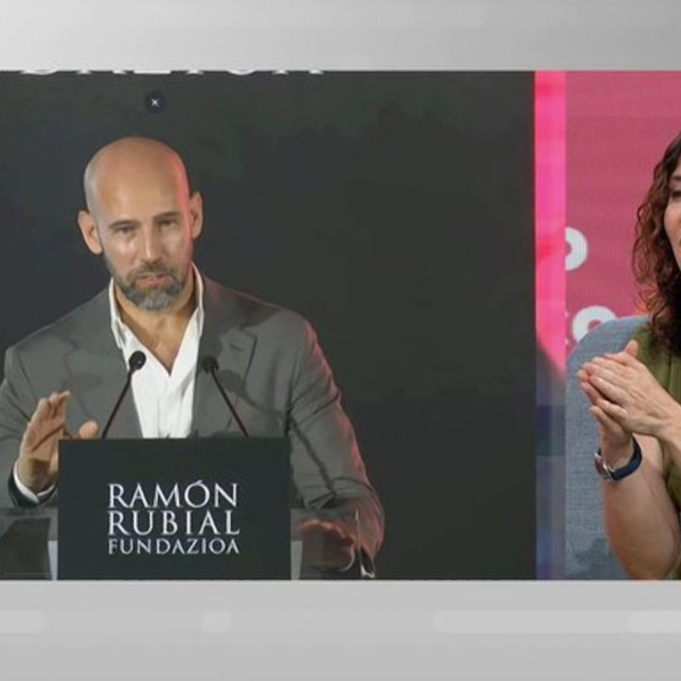 La República de los Tonnntos: Gonzalo Miró quería hablar en euskera a gente que lo desconoce