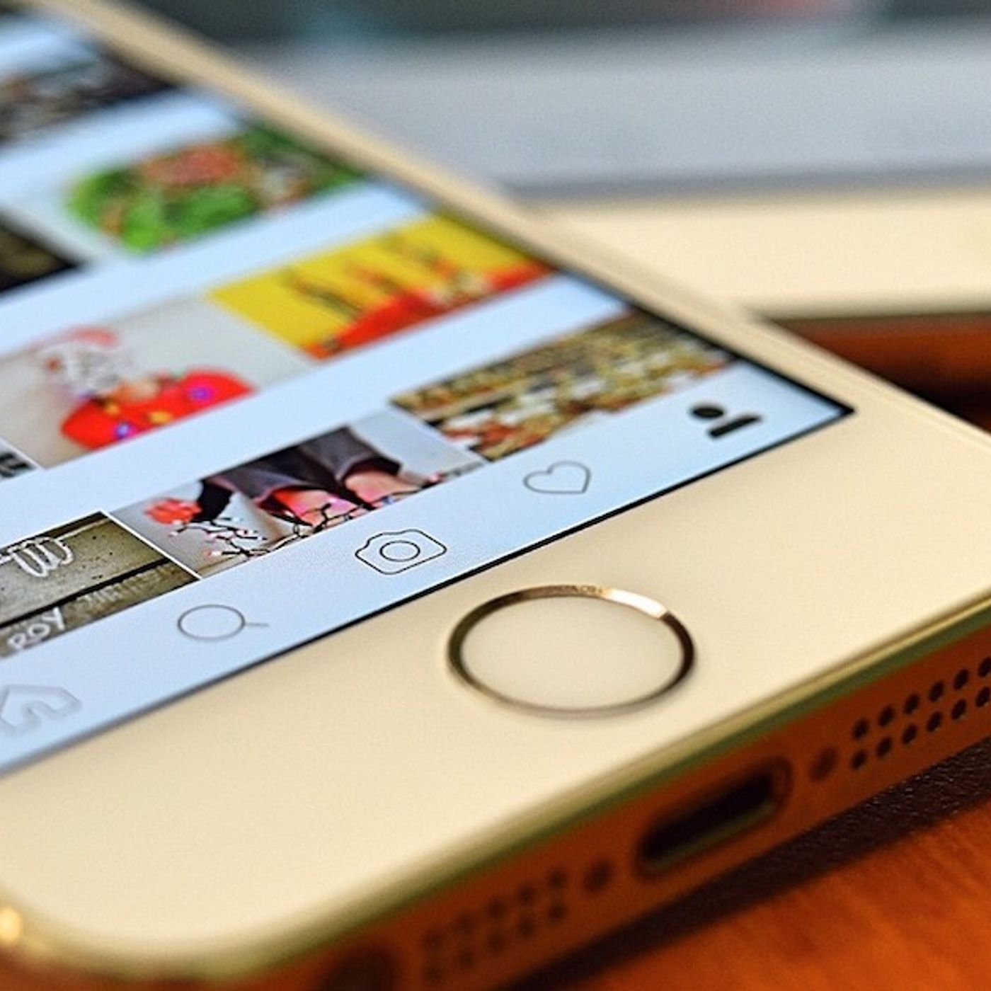 E220: How Much Should I Share on Social Media as a Massage Therapist?