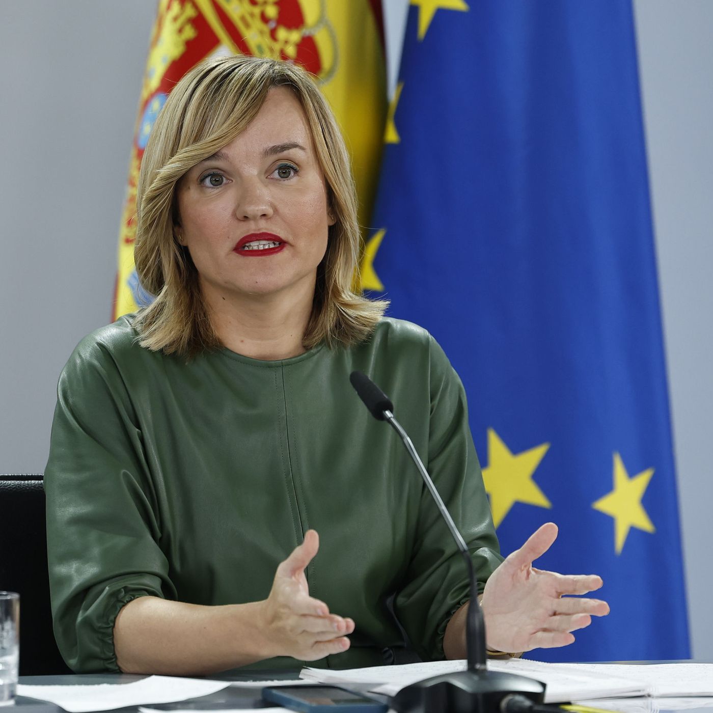 En este país llamado España: Los argumentos de Alegría y las explicaciones de Torres y Puente