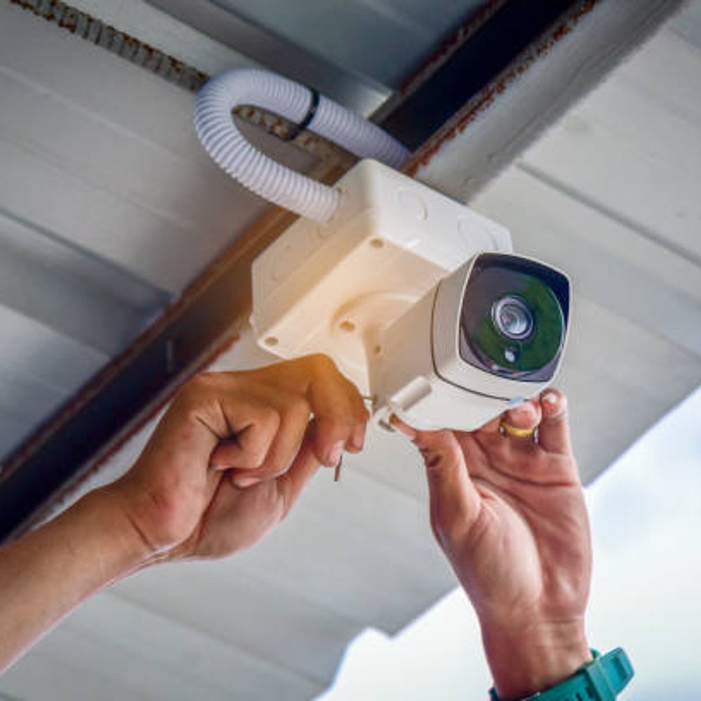 Best CCTV Camera Brands for UAE Homes and Offices in 2025 episode artwork