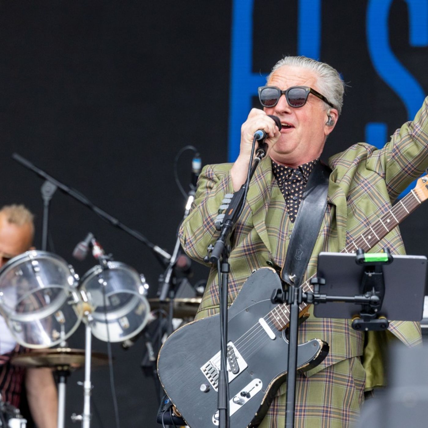 Squeeze Cancel Virginia Concert After Man Crushed to Death by Tour Bus