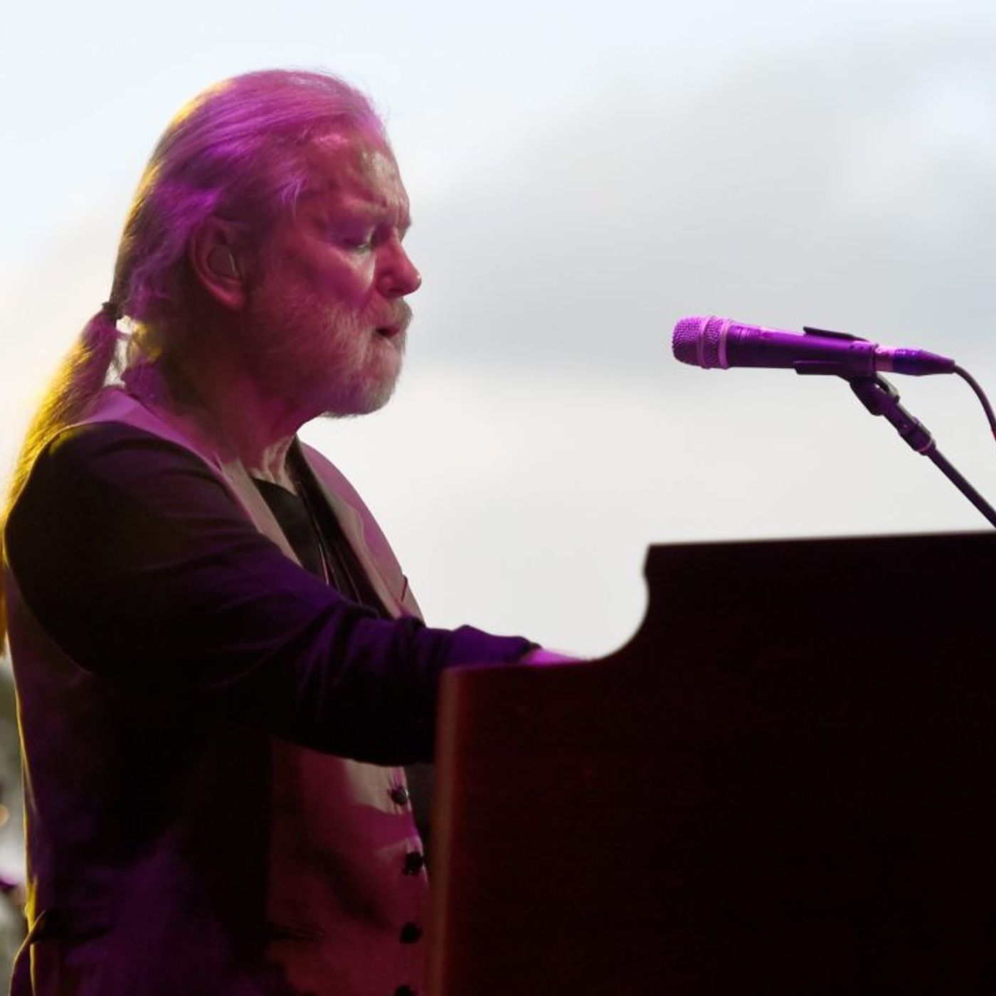 Gregg Allman on Rivalry with Brother Duane: ‘I Spent My Life Trying to Impress Him’ episode artwork